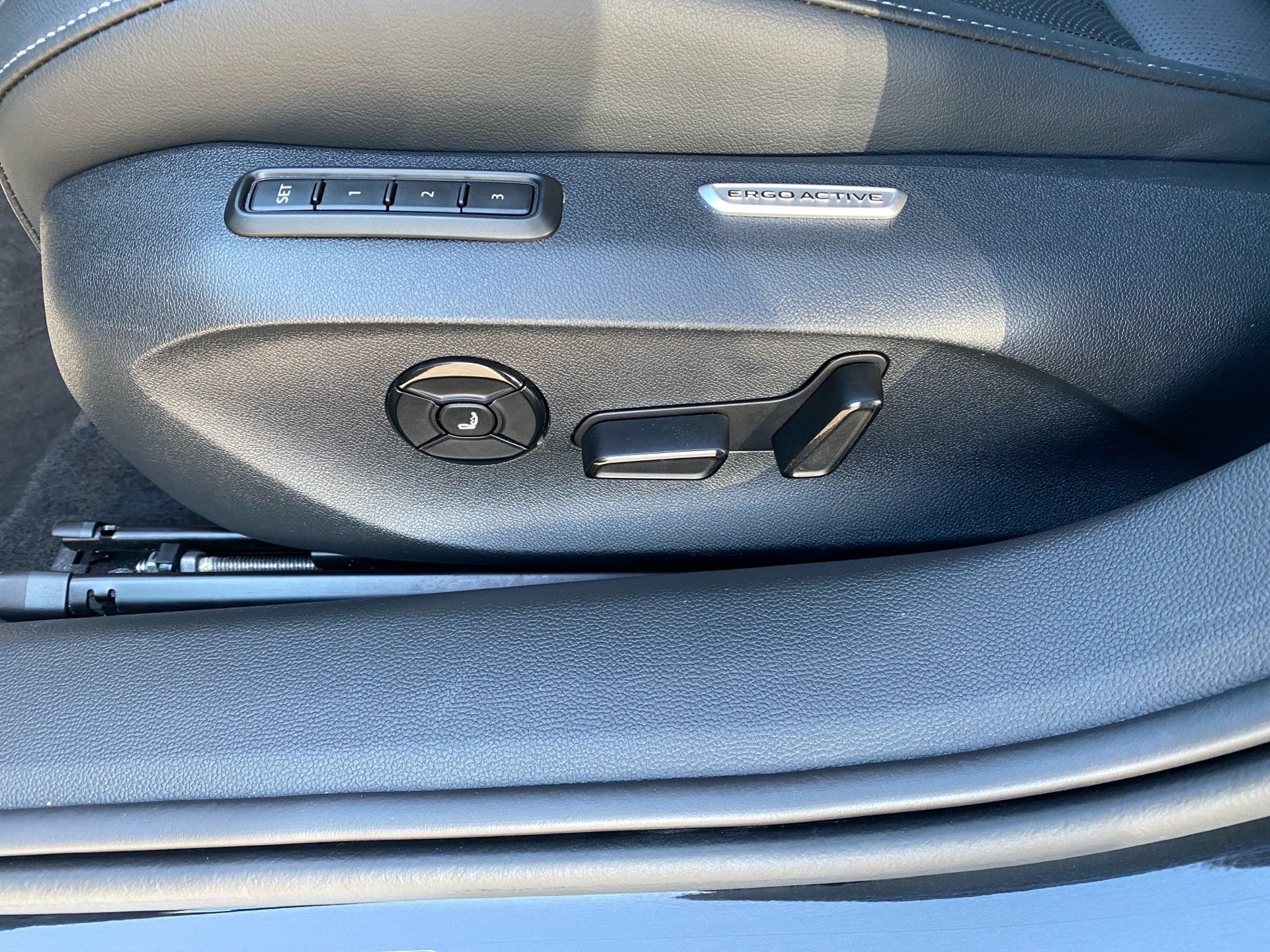 Passat Variant 2.0 TDI Elegance DSG Matrix Navi ACC AHK Leder