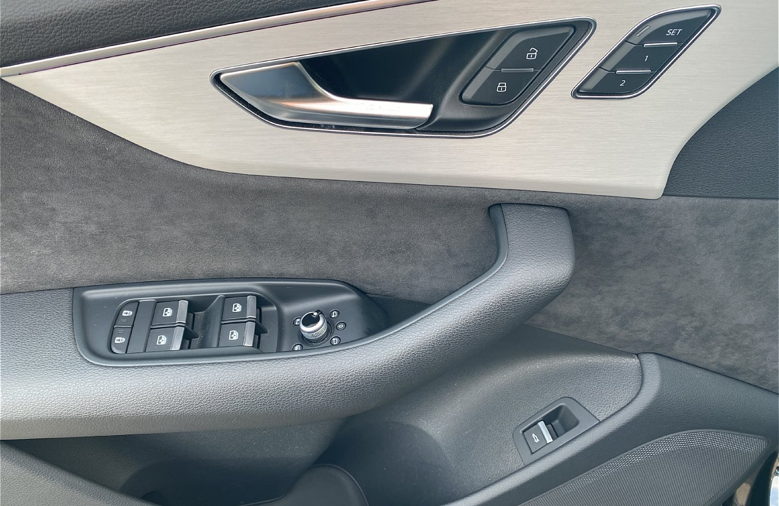 SQ7 4.0 TFSI quattro Tiptronic 7-Sitzer AHK HuD Standhzg.