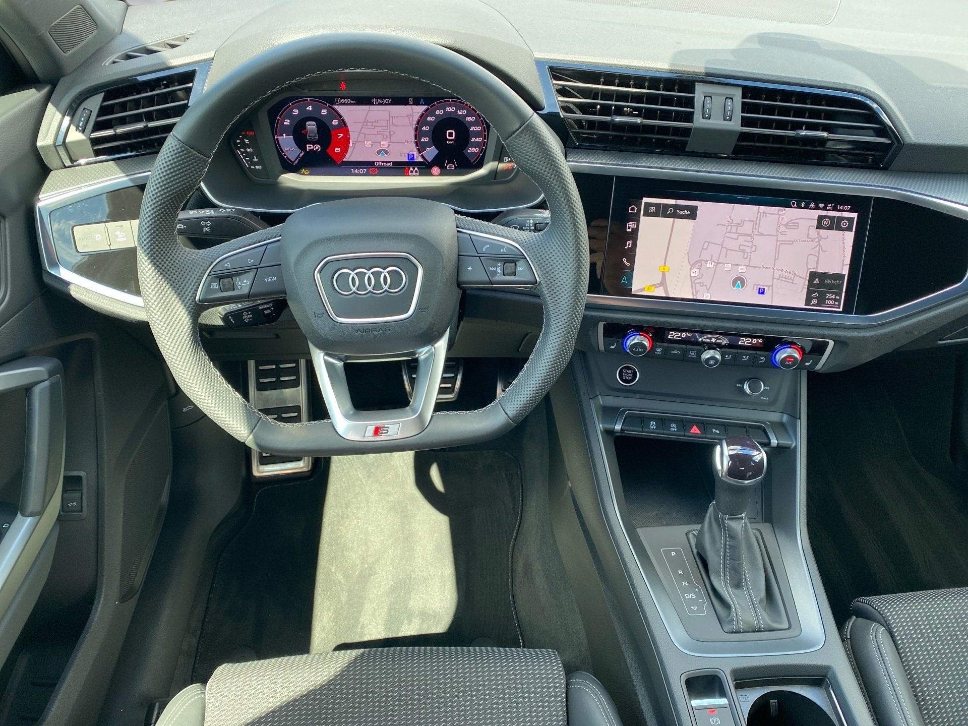 Q3 35 TFSI S line S-tronic Matrix Navi ACC AHK RFK