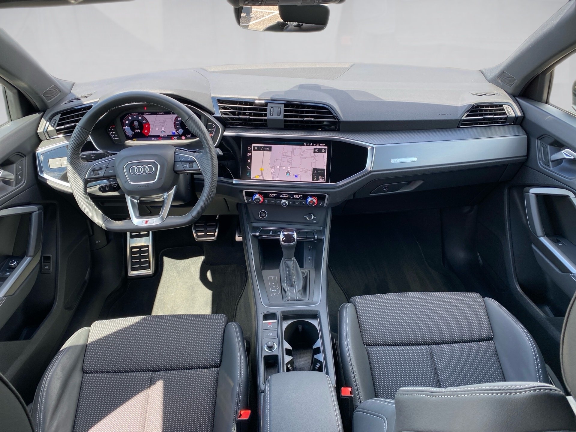 Q3 35 TFSI S line S-tronic Matrix Navi ACC AHK RFK