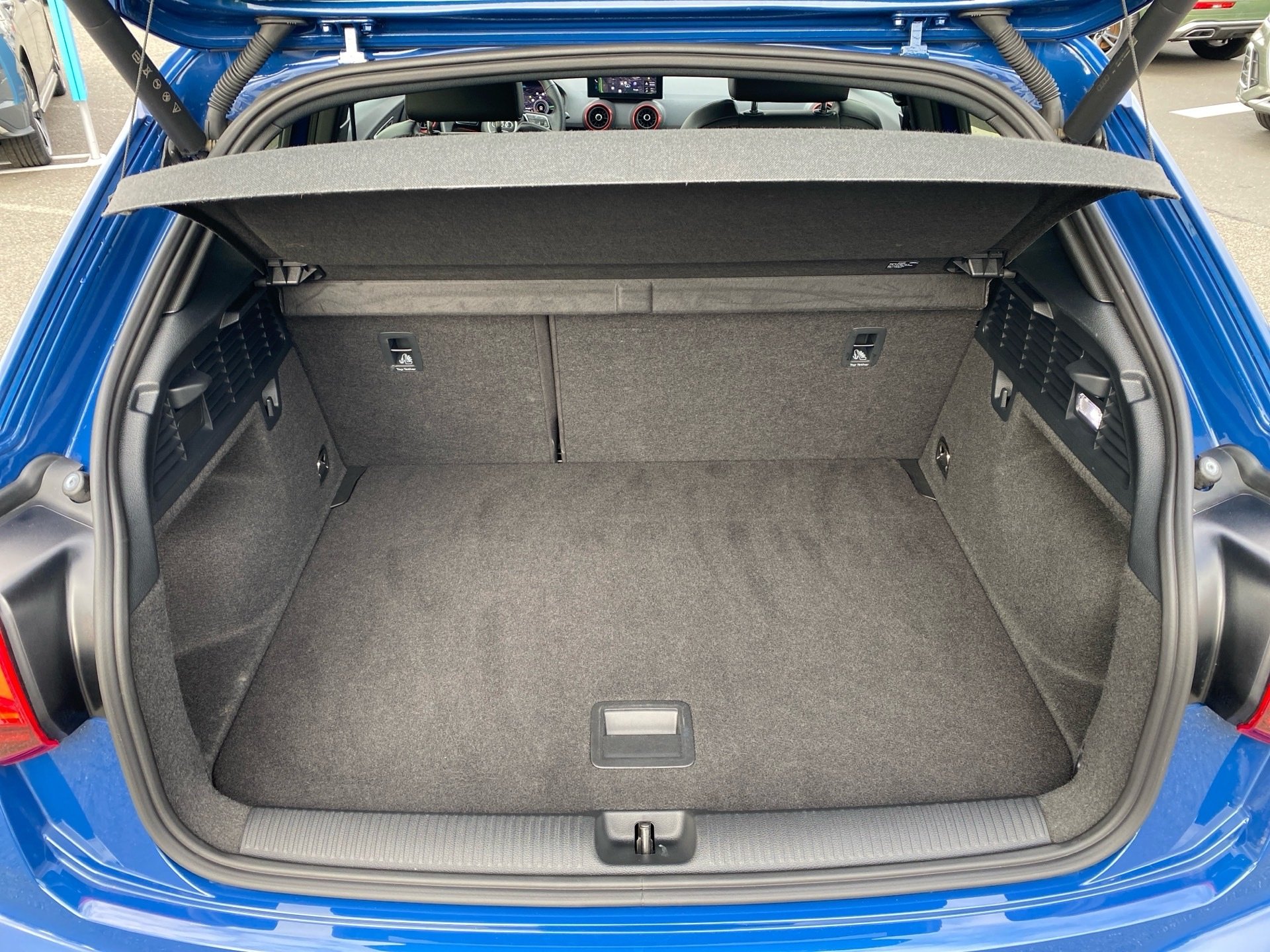 Q2 35 TFSI S line S-tronic Matrix AHK Leder RFK
