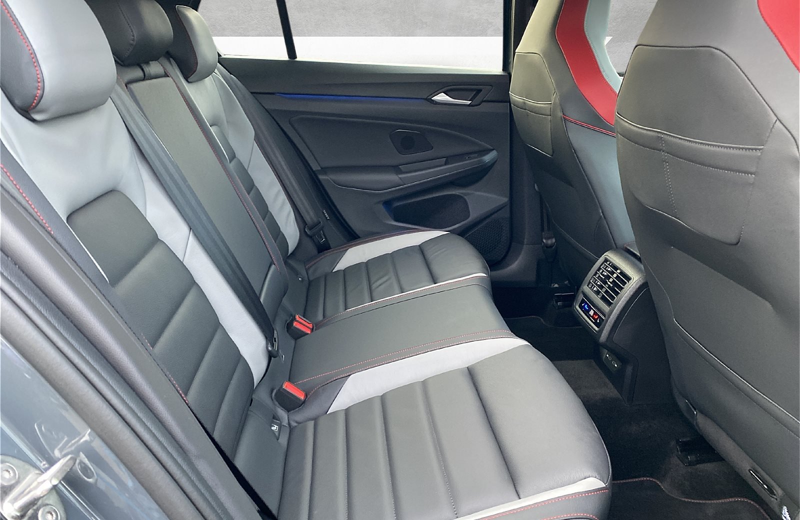 Golf VIII GTI 2.0 TSI Black Style DSG Matrix Navi Pano HuD Standheizung