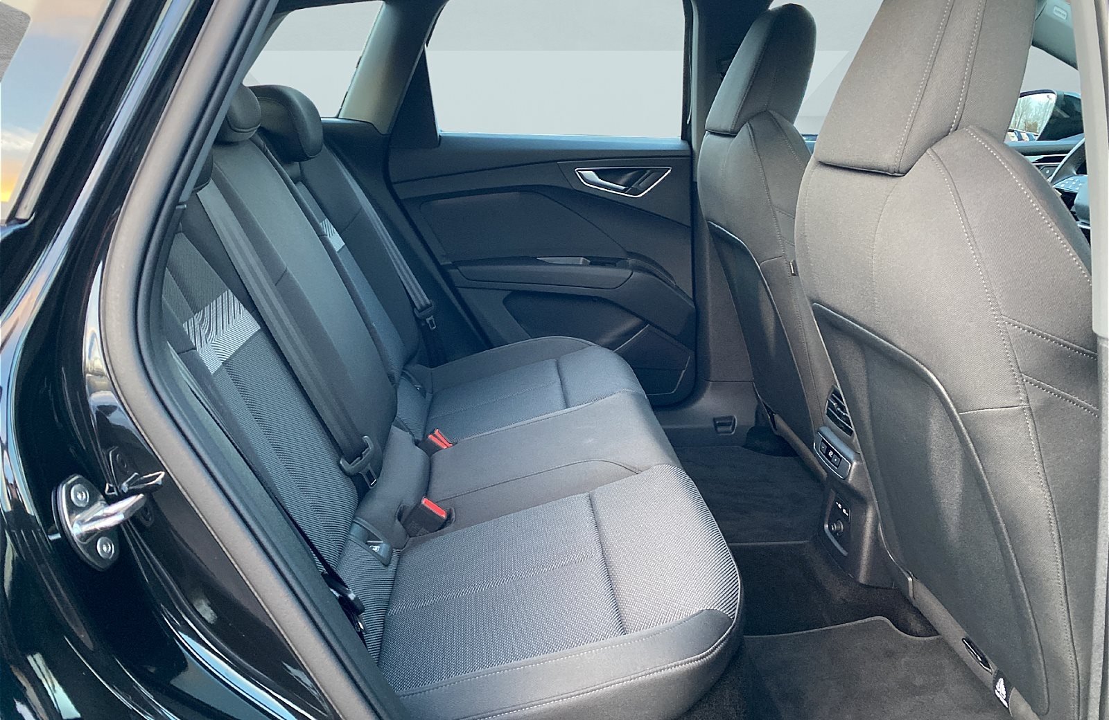 Q4 e-tron 45 Matrix Navi AHK ACC RFK AHK AUT HUD