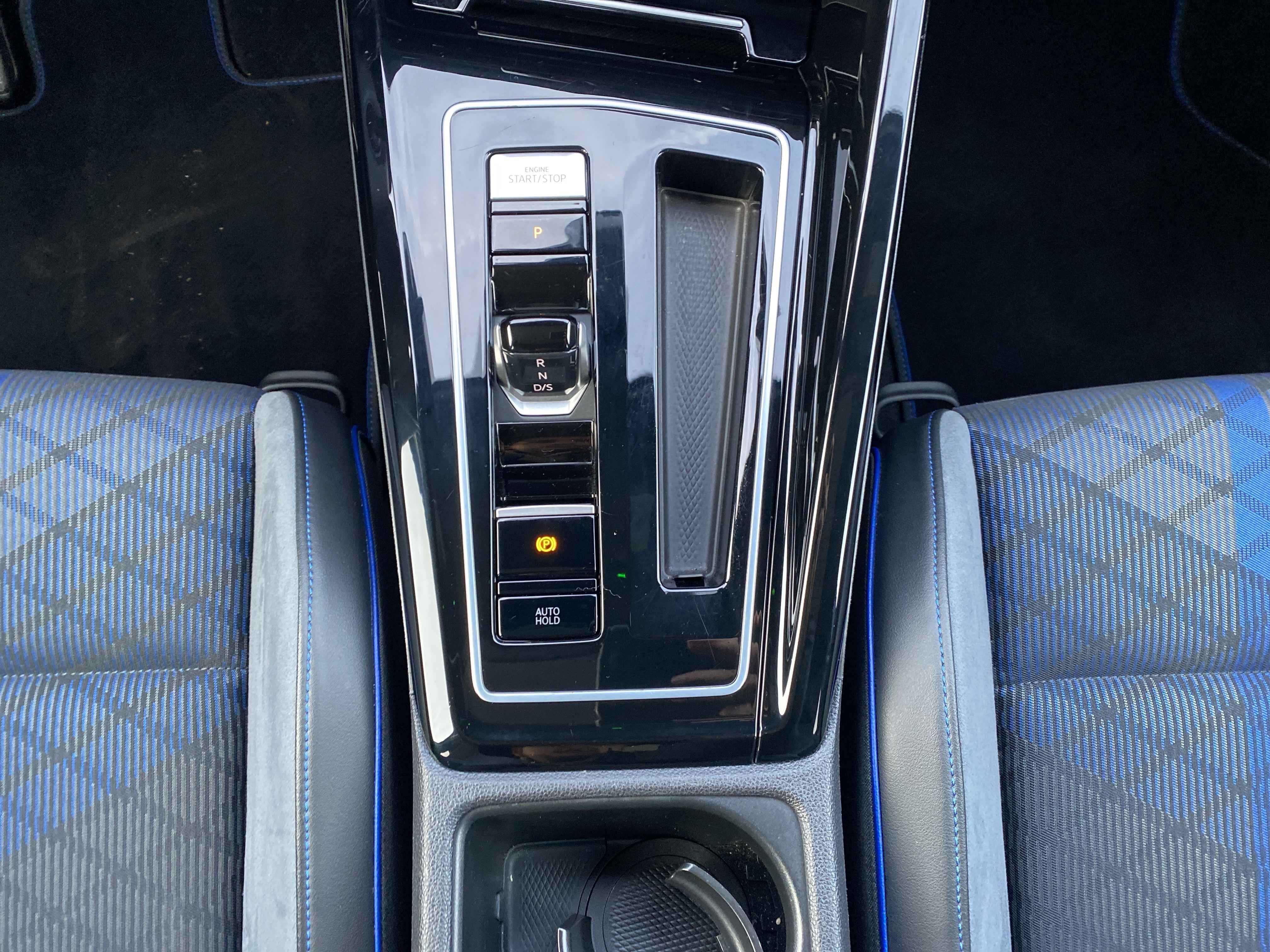 Golf R 2.0 TSI 4Motion DSG Matrix ACC Pano RFK Harman-Kardon