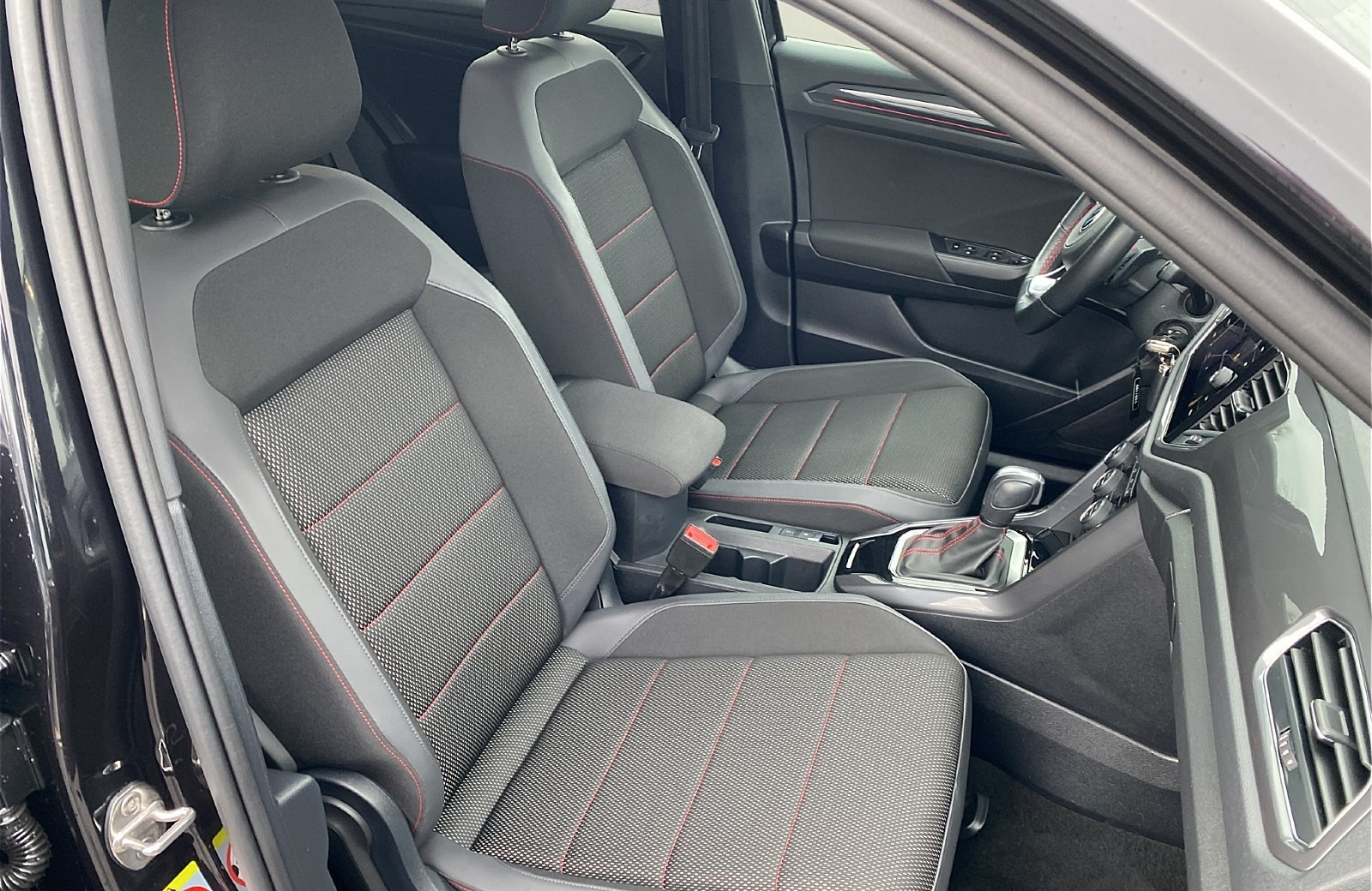 T-Roc 1.5 TSI Sport DSG Navi AHK PDC RFK SHZ AHK