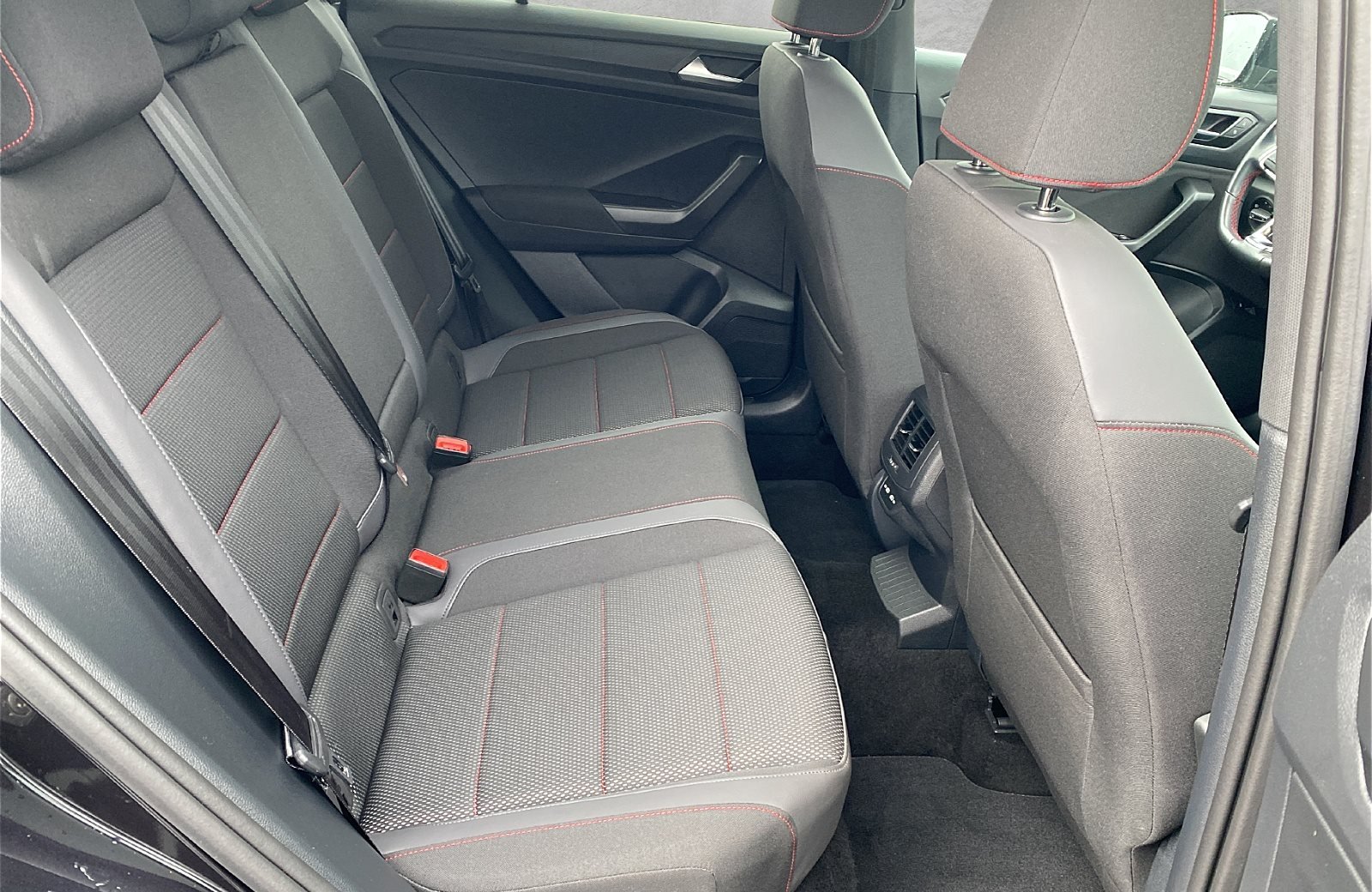 T-Roc 1.5 TSI Sport DSG Navi AHK PDC RFK SHZ AHK