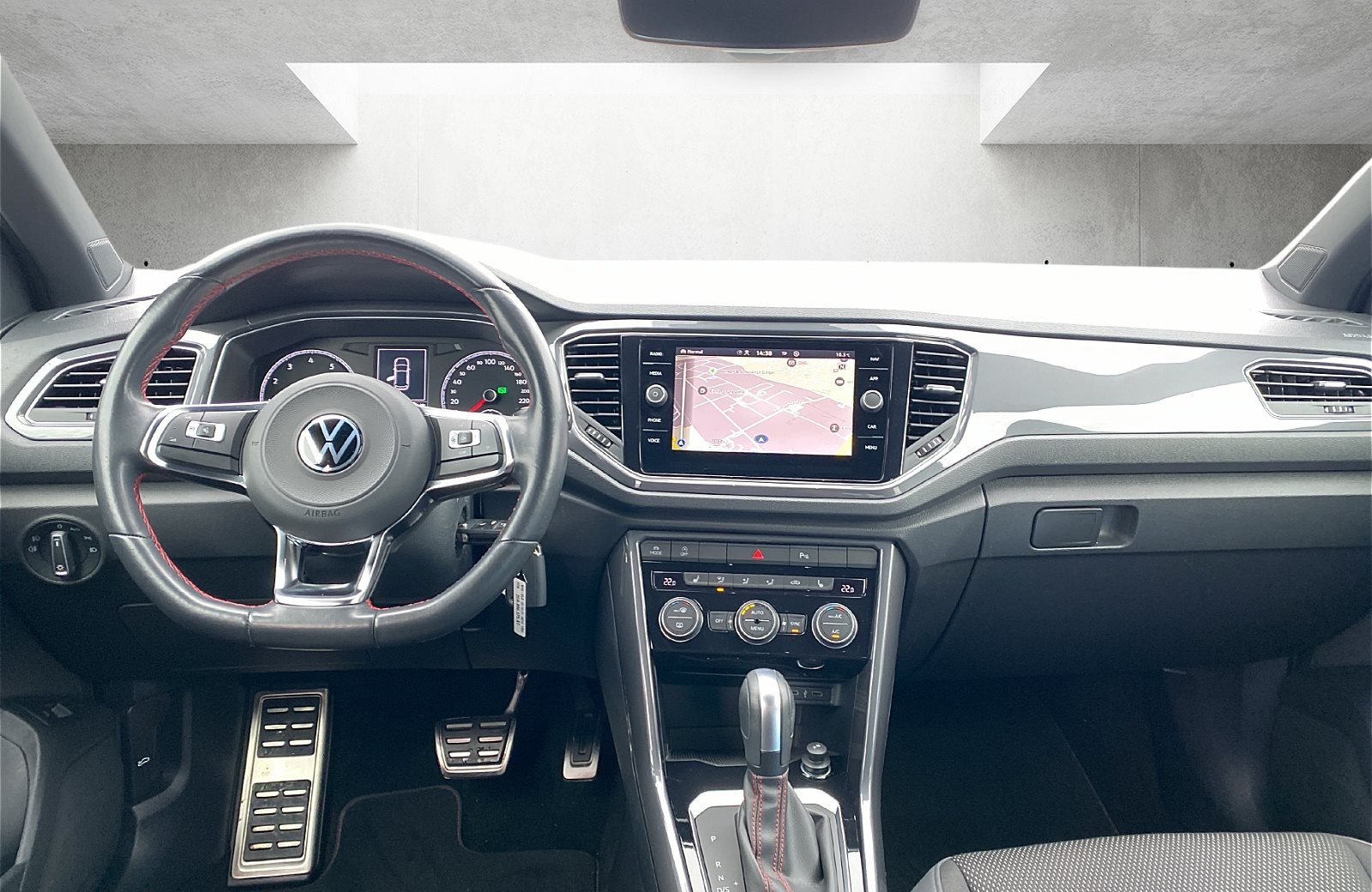 T-Roc 1.5 TSI Sport DSG Navi AHK PDC RFK SHZ AHK