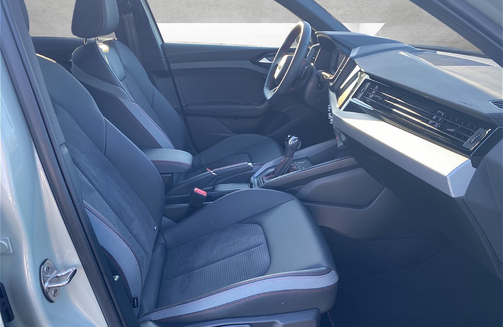 A1 Sportback 30 TFSI S line S-tronic LED Navi ACC Optik schwarz