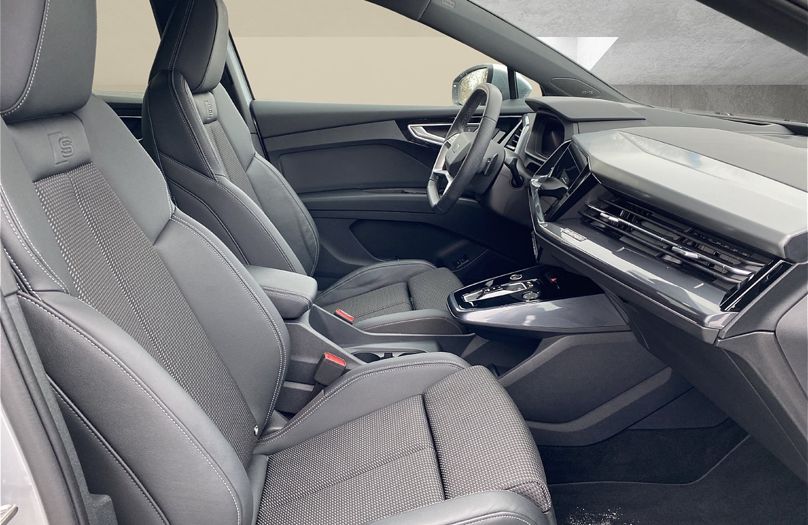 Q4 e-tron 35 S line Matrix Navi HuD Wärmepumpe