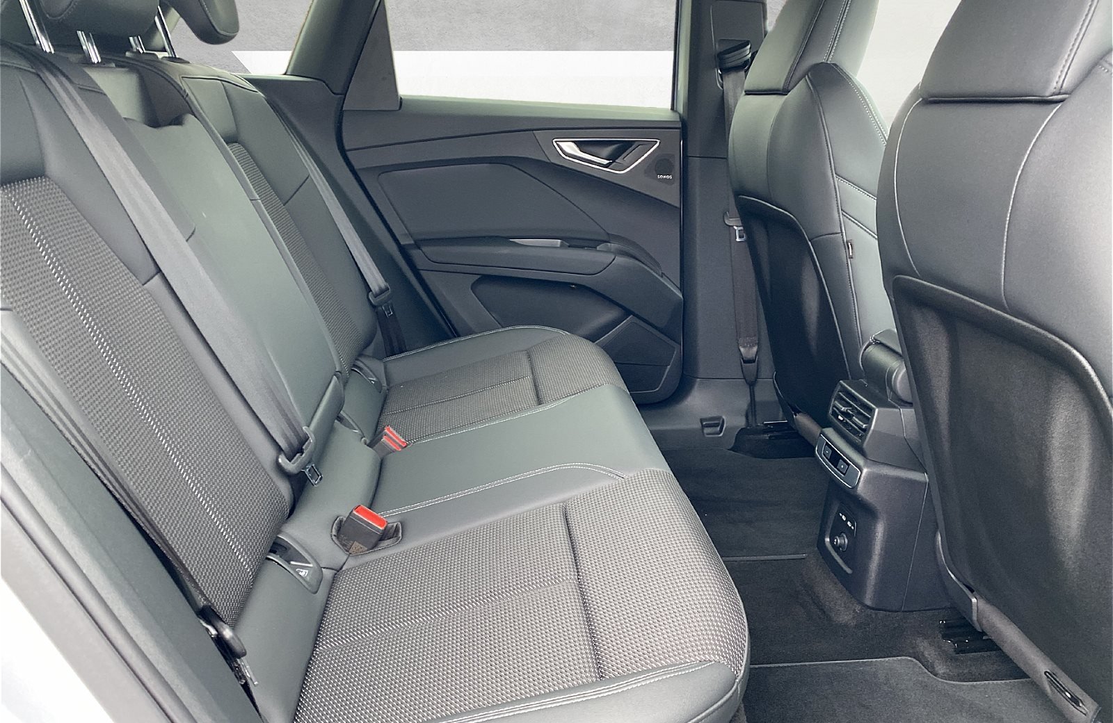 Q4 e-tron 35 S line Matrix Navi HuD Wärmepumpe