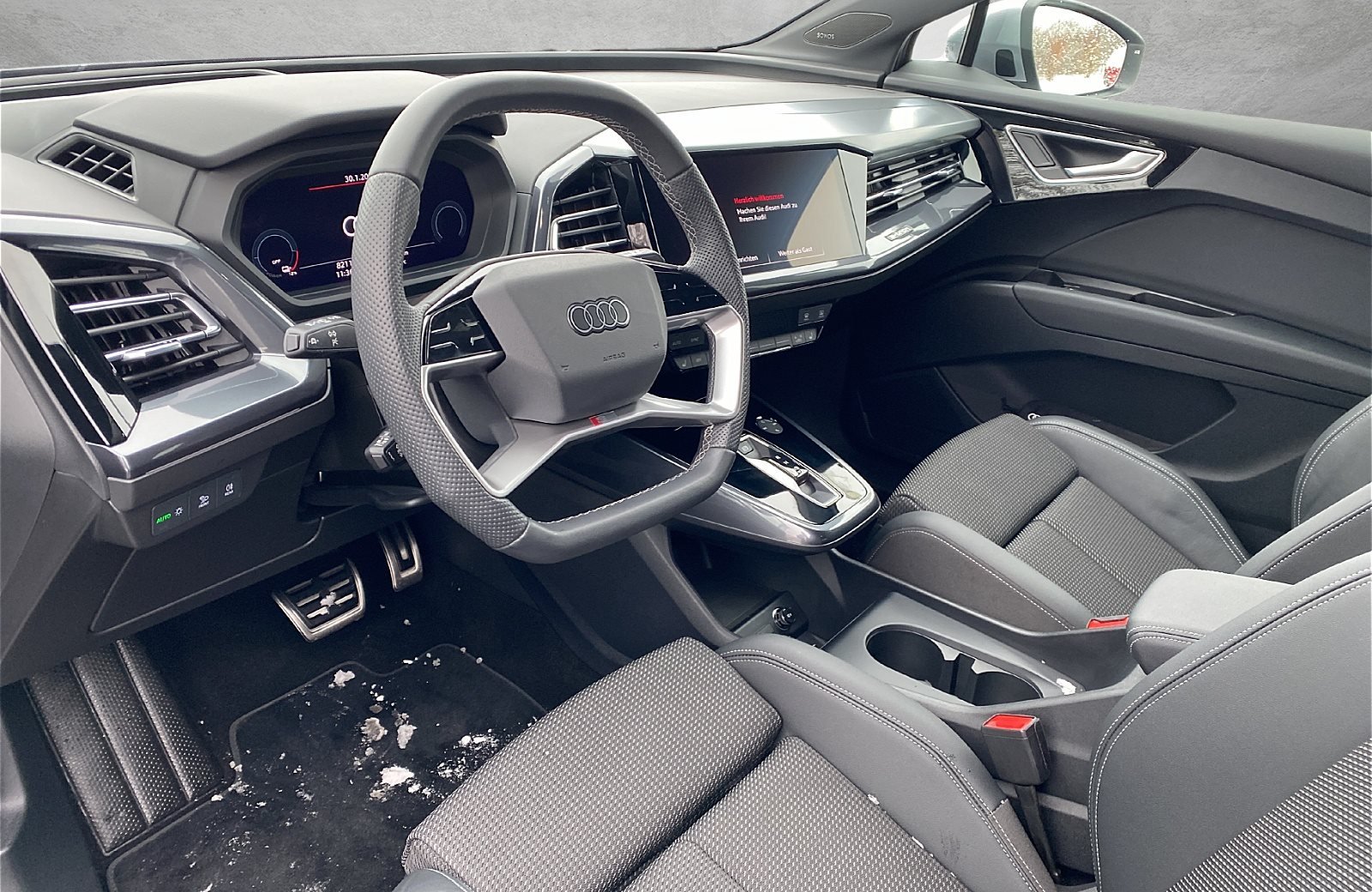Q4 e-tron 35 S line Matrix Navi HuD Wärmepumpe