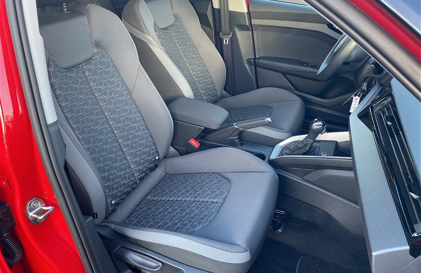 A1 Sportback 25 TFSI advanced S-tronic MMI Bluetooth PDC SHZ