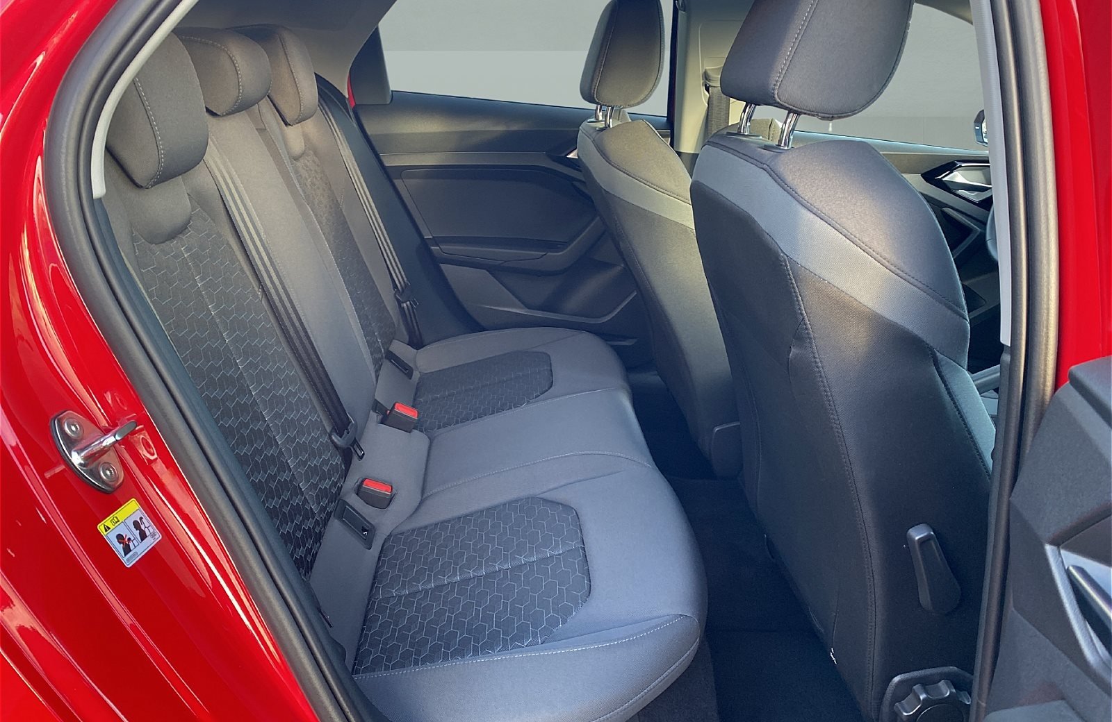 A1 Sportback 25 TFSI advanced S-tronic MMI Bluetooth PDC SHZ