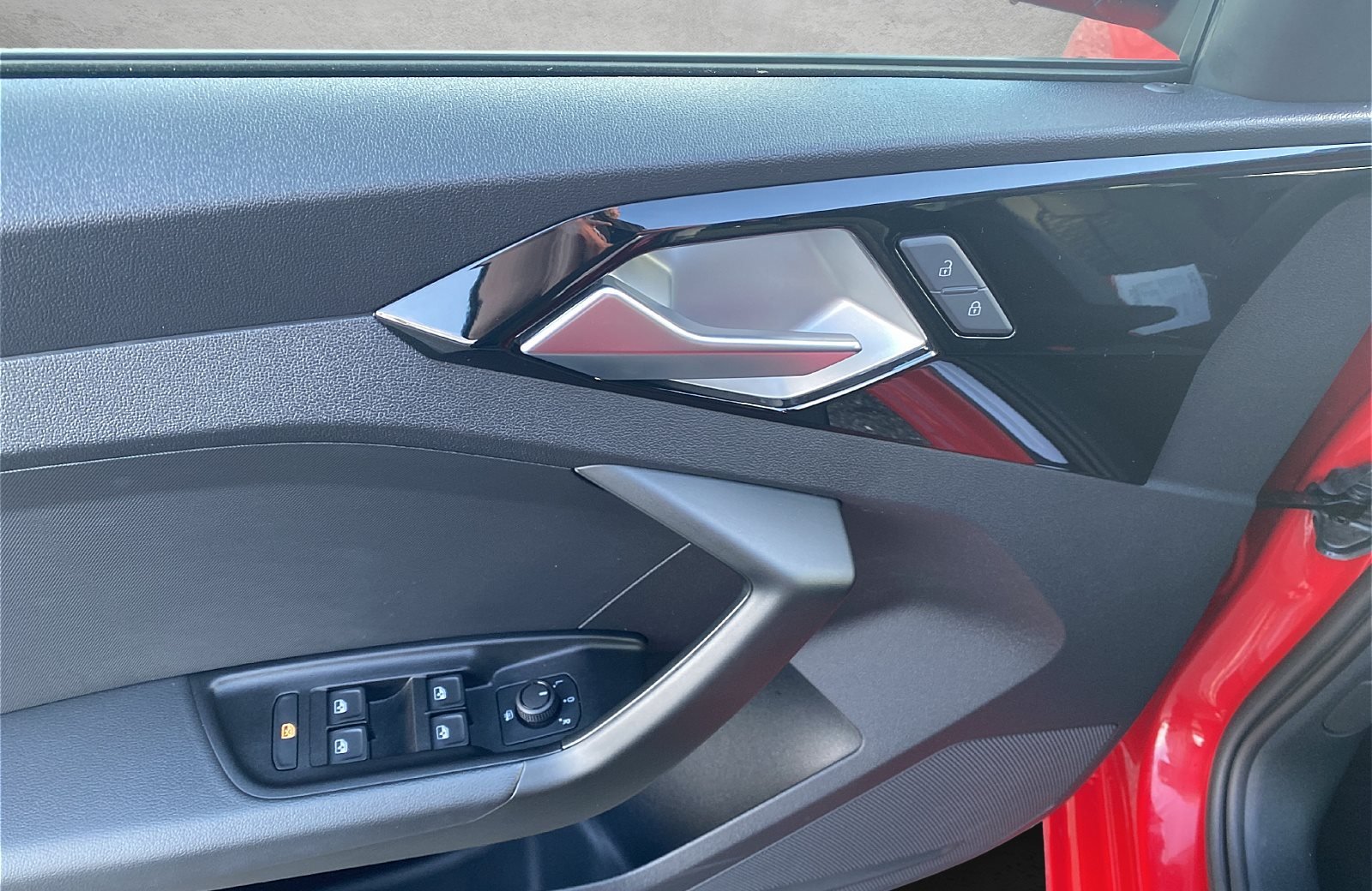 A1 Sportback 25 TFSI advanced S-tronic MMI Bluetooth PDC SHZ