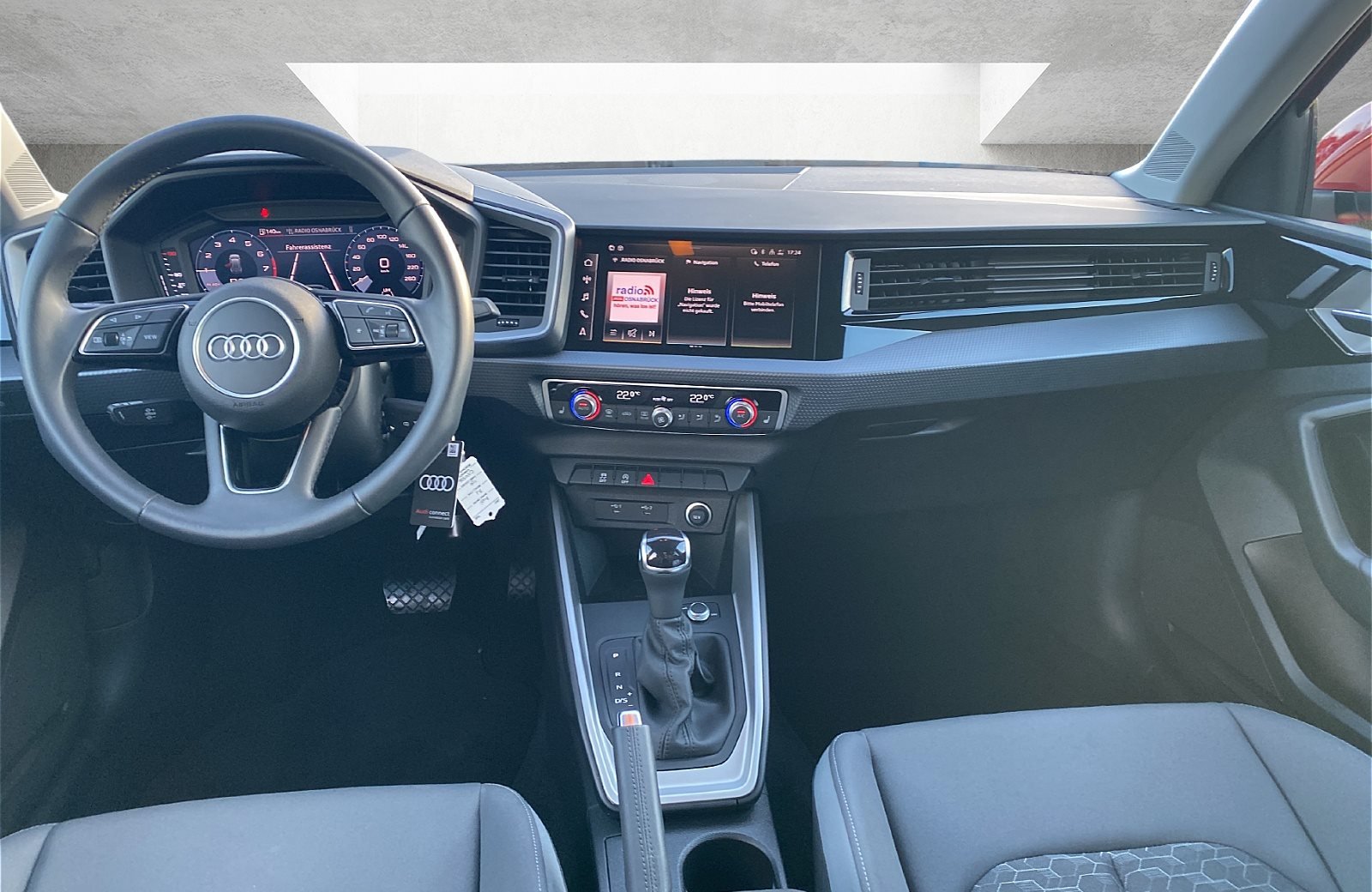 A1 Sportback 25 TFSI advanced S-tronic MMI Bluetooth PDC SHZ