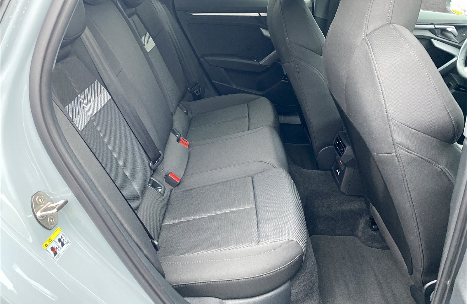 A3 Sportback 30 TFSI advanced S-tronic Matrix Navi ACC AHK Standhzg.