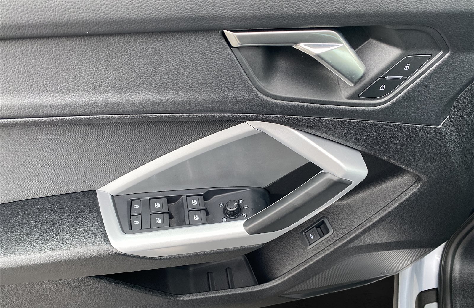 Q3 35 TFSI advanced S-tronic LED Navi ACC AHK Optik schwarz