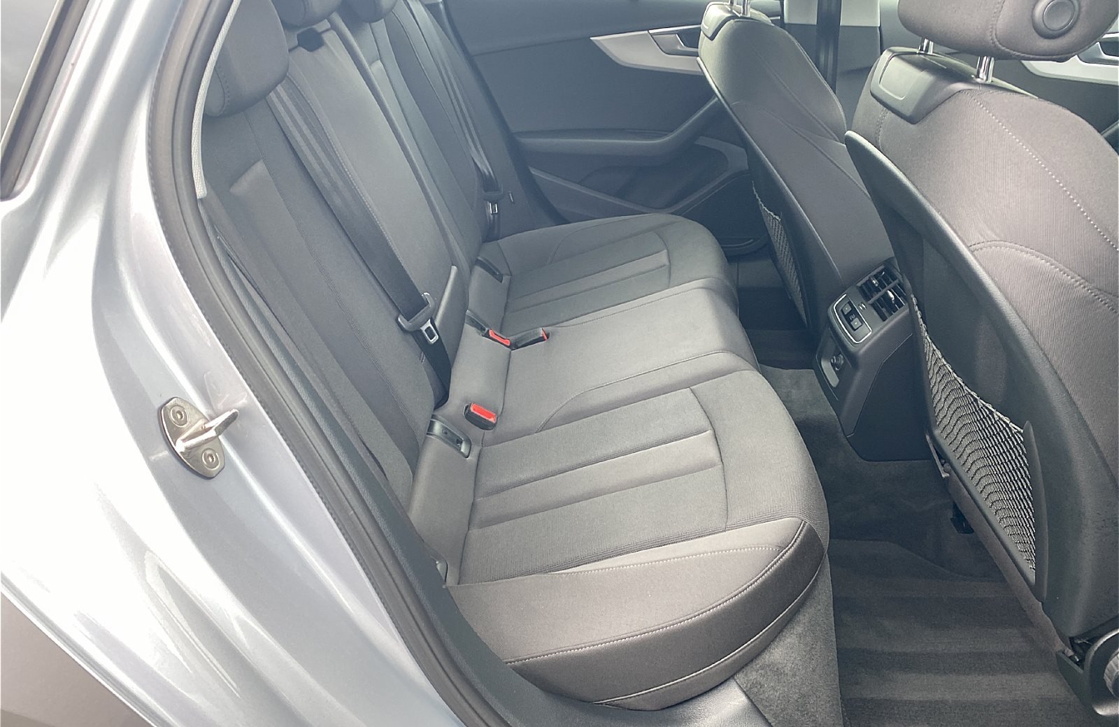 A4 Avant 30 TDI S-tronic LED Navi PDC SHZ Sportsitze