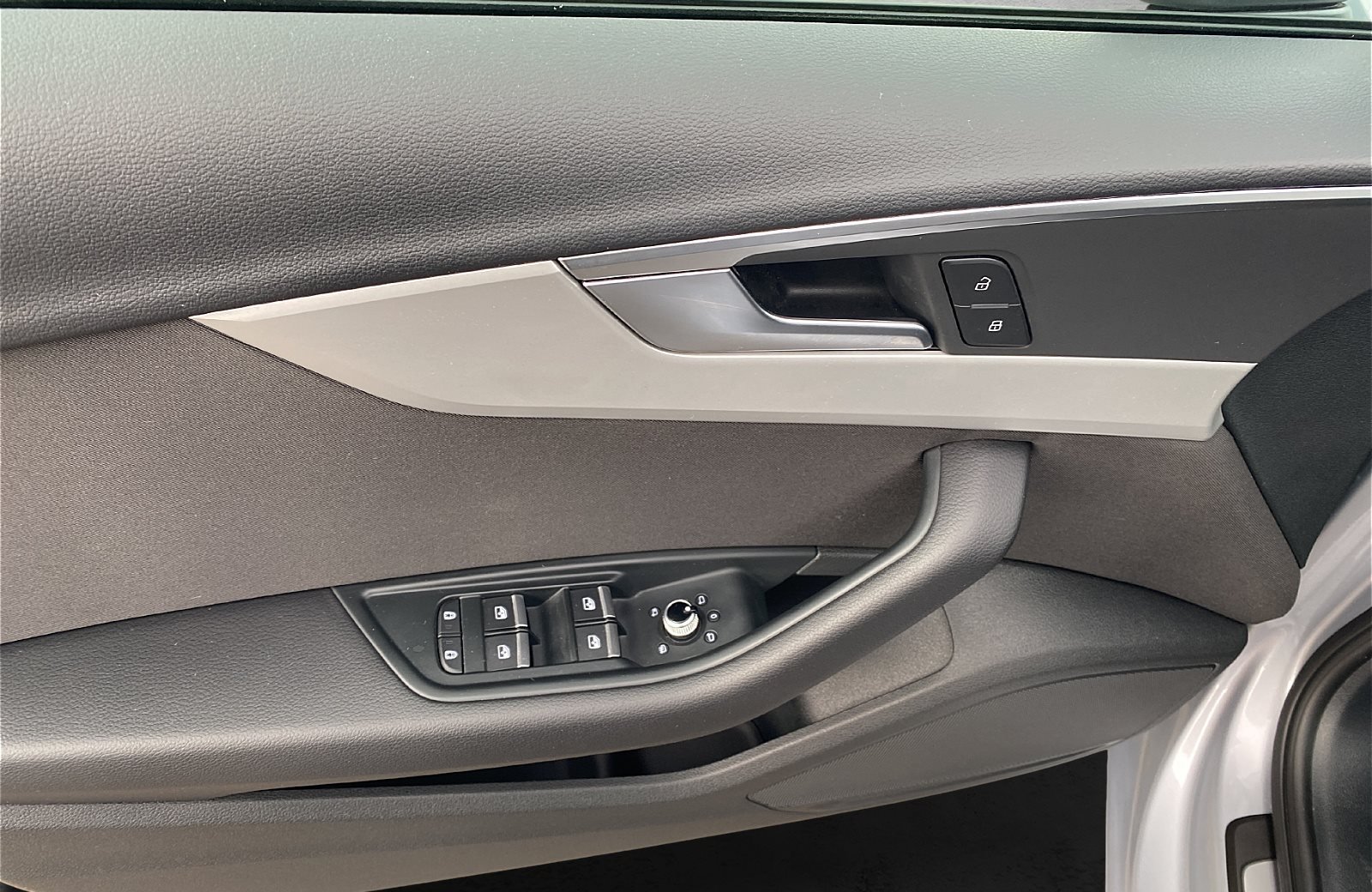 A4 Avant 30 TDI S-tronic LED Navi PDC SHZ Sportsitze