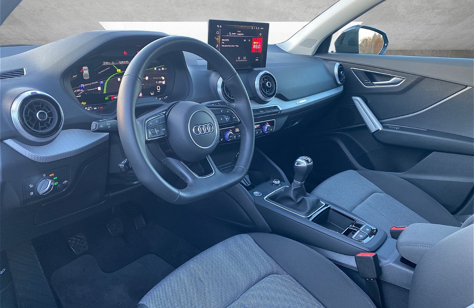 Q2 35 TFSI advanced Matrix ACC AHK RFK Standhzg.