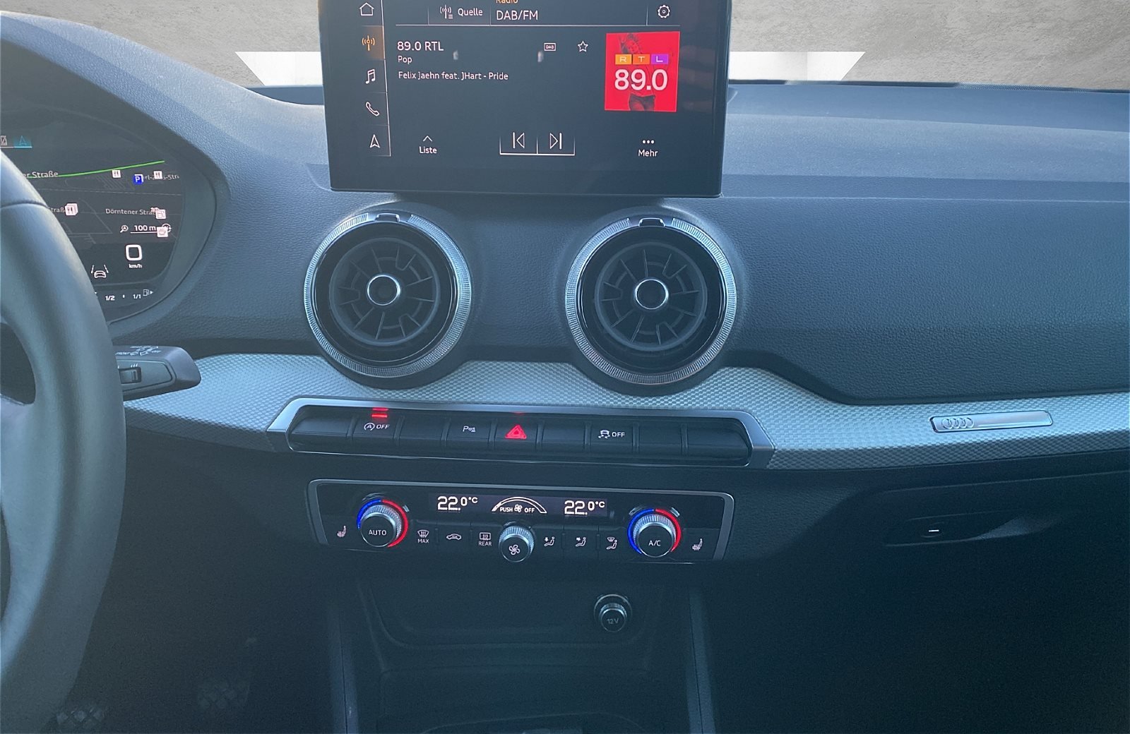 Q2 35 TFSI advanced Matrix ACC AHK RFK Standhzg.