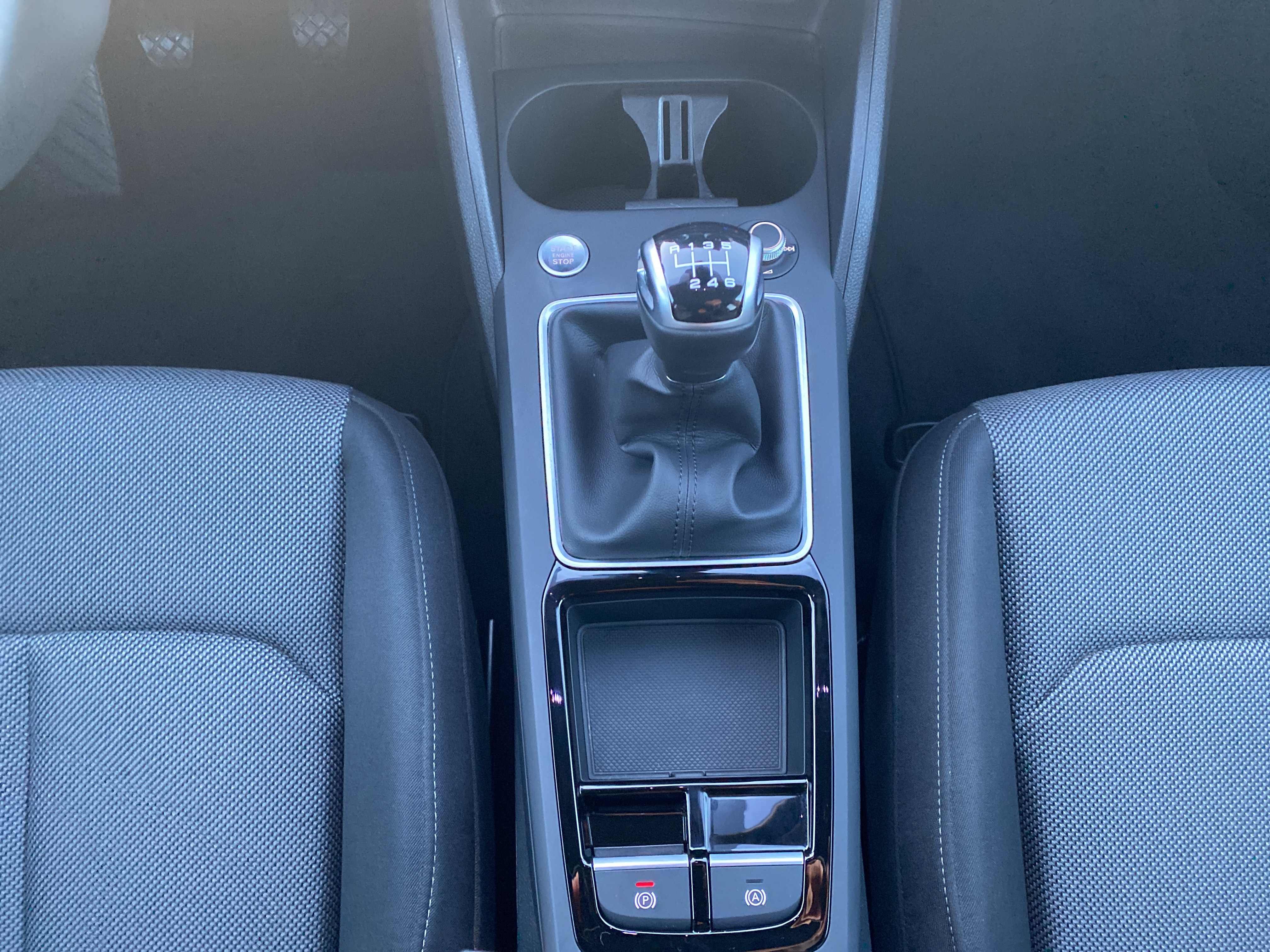 Q2 35 TFSI advanced Matrix ACC AHK RFK Standhzg.