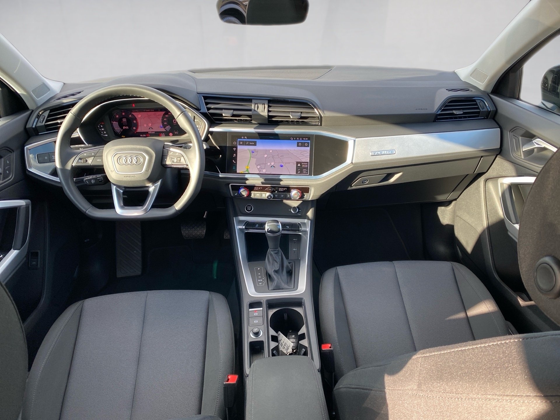 Q3 40 TDI quattro S-tronic LED Navi ACC RFK PDC SHZ