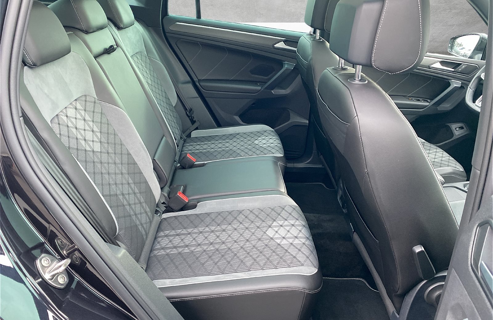 Tiguan 1.4 TSI eHybrid R-Line DSG Matrix Navi ACC Pano AHK HuD