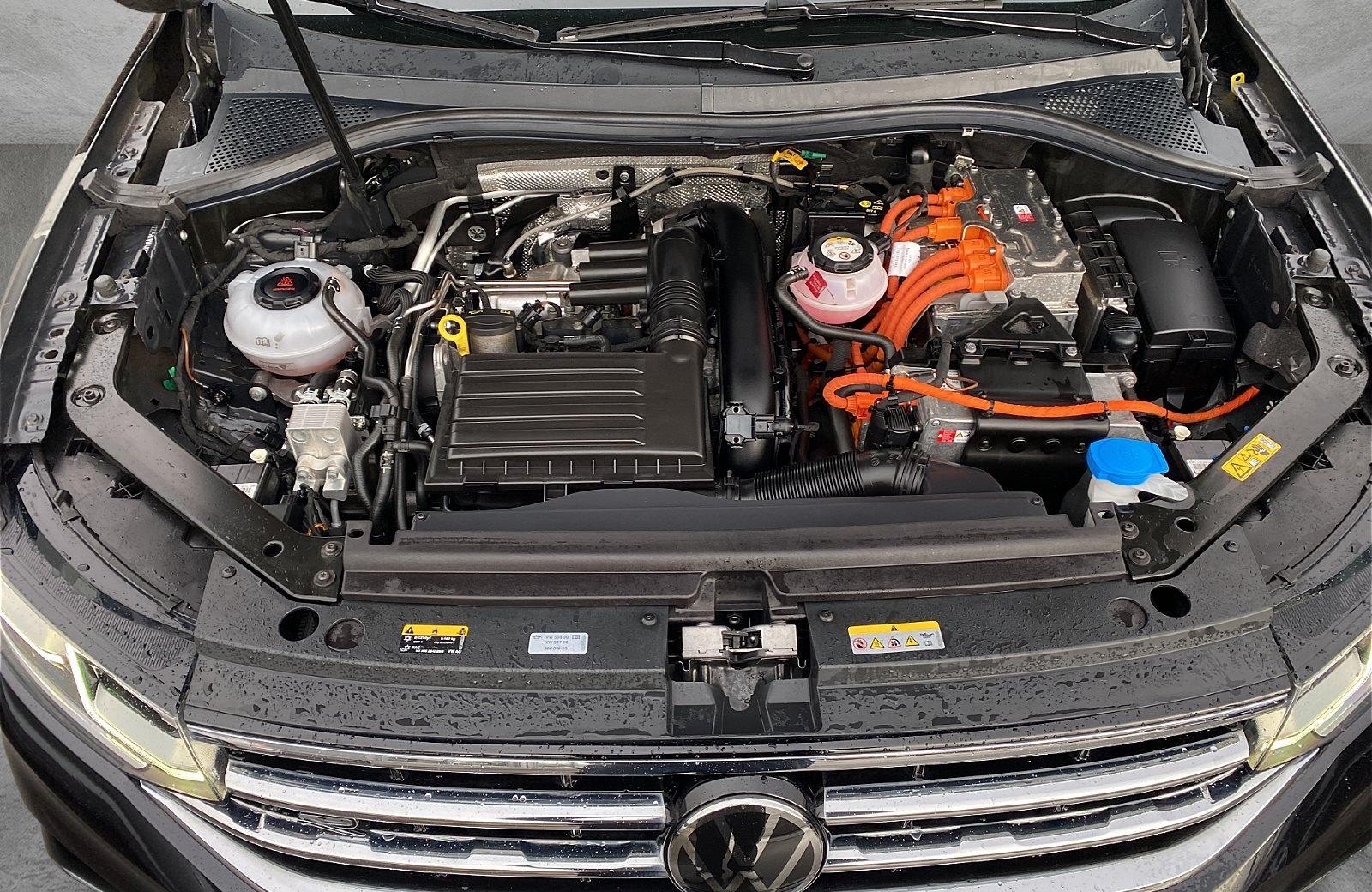 Tiguan 1.4 TSI eHybrid R-Line DSG Matrix Navi ACC Pano AHK HuD