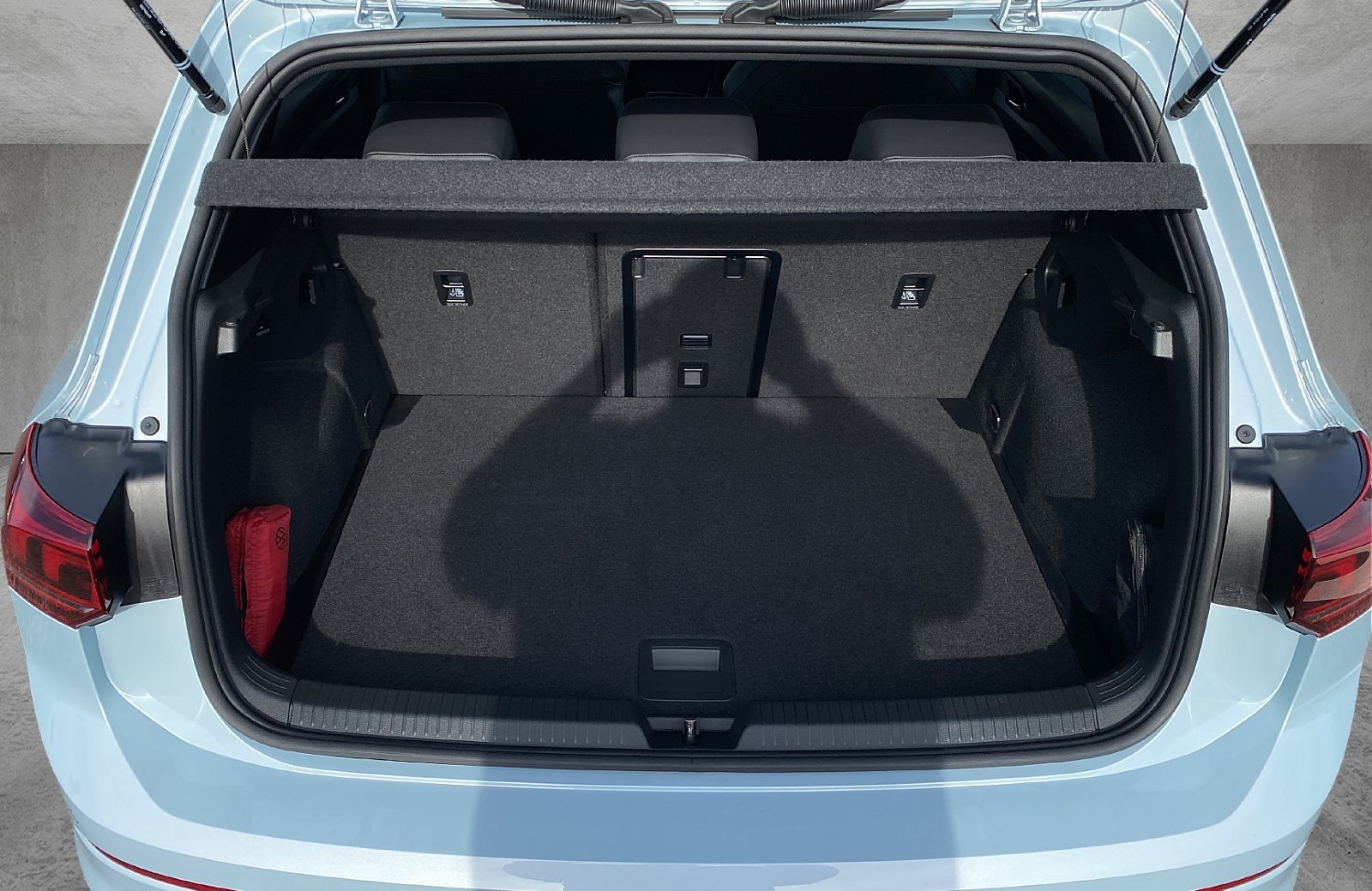 Golf 2.0 TDI R-Line DSG BlackStyle AHK Navi ACC HarmanKardon