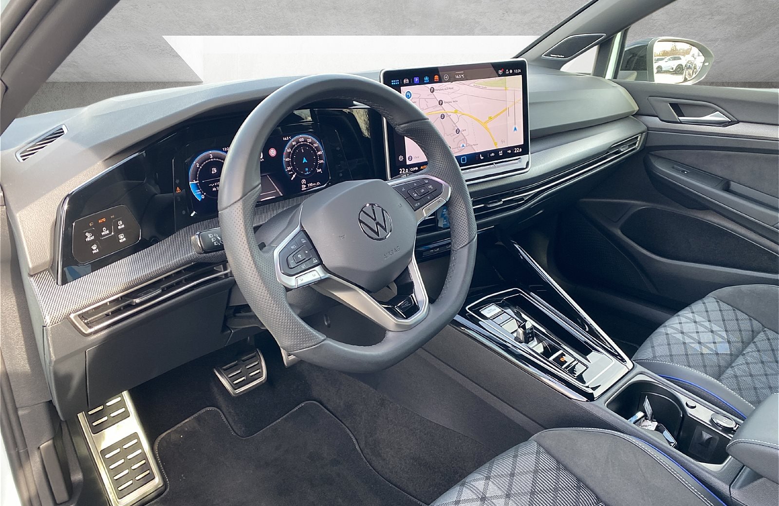 Golf 2.0 TDI R-Line DSG BlackStyle AHK Navi ACC HarmanKardon