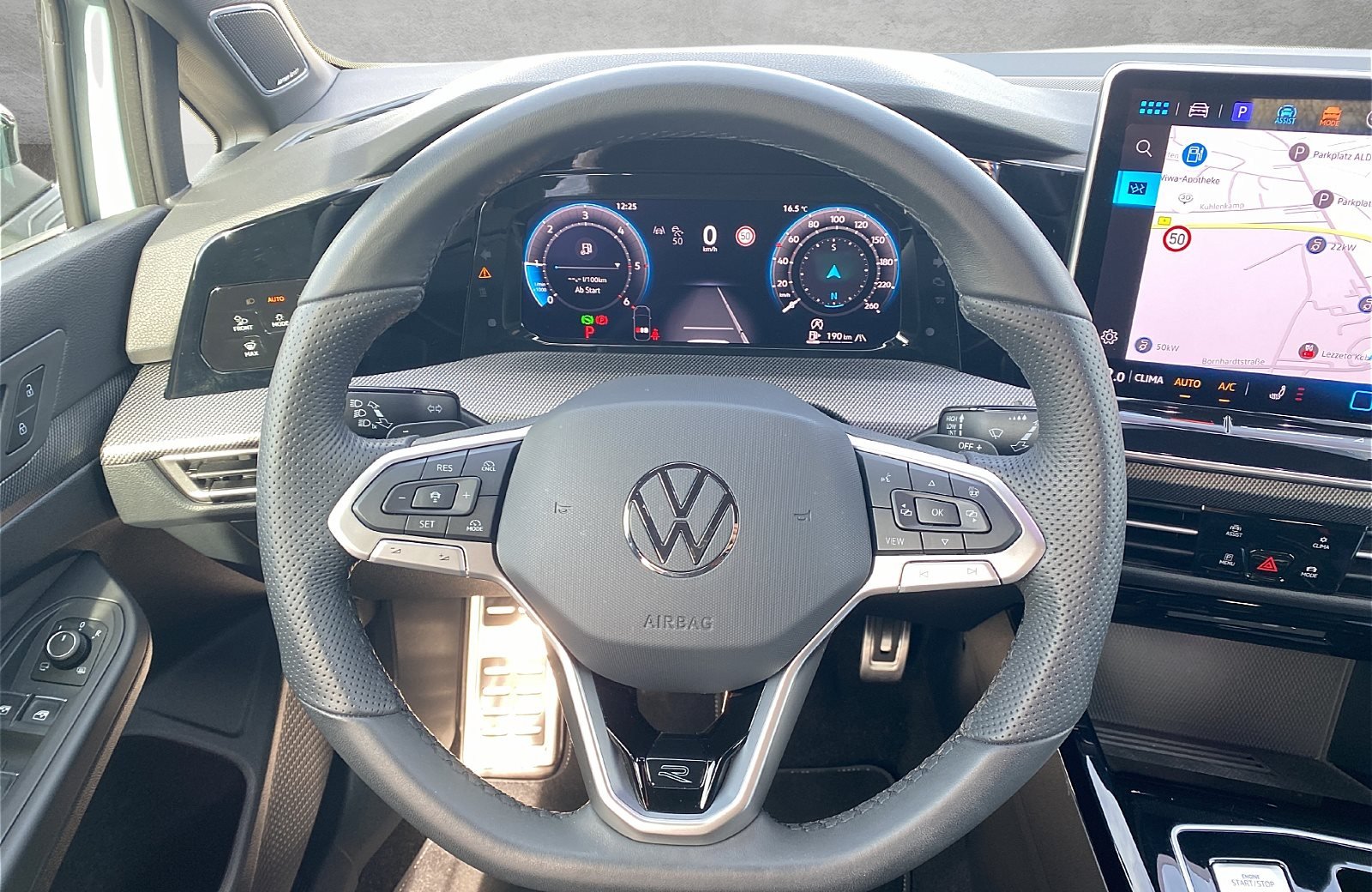 Golf 2.0 TDI R-Line DSG BlackStyle AHK Navi ACC HarmanKardon