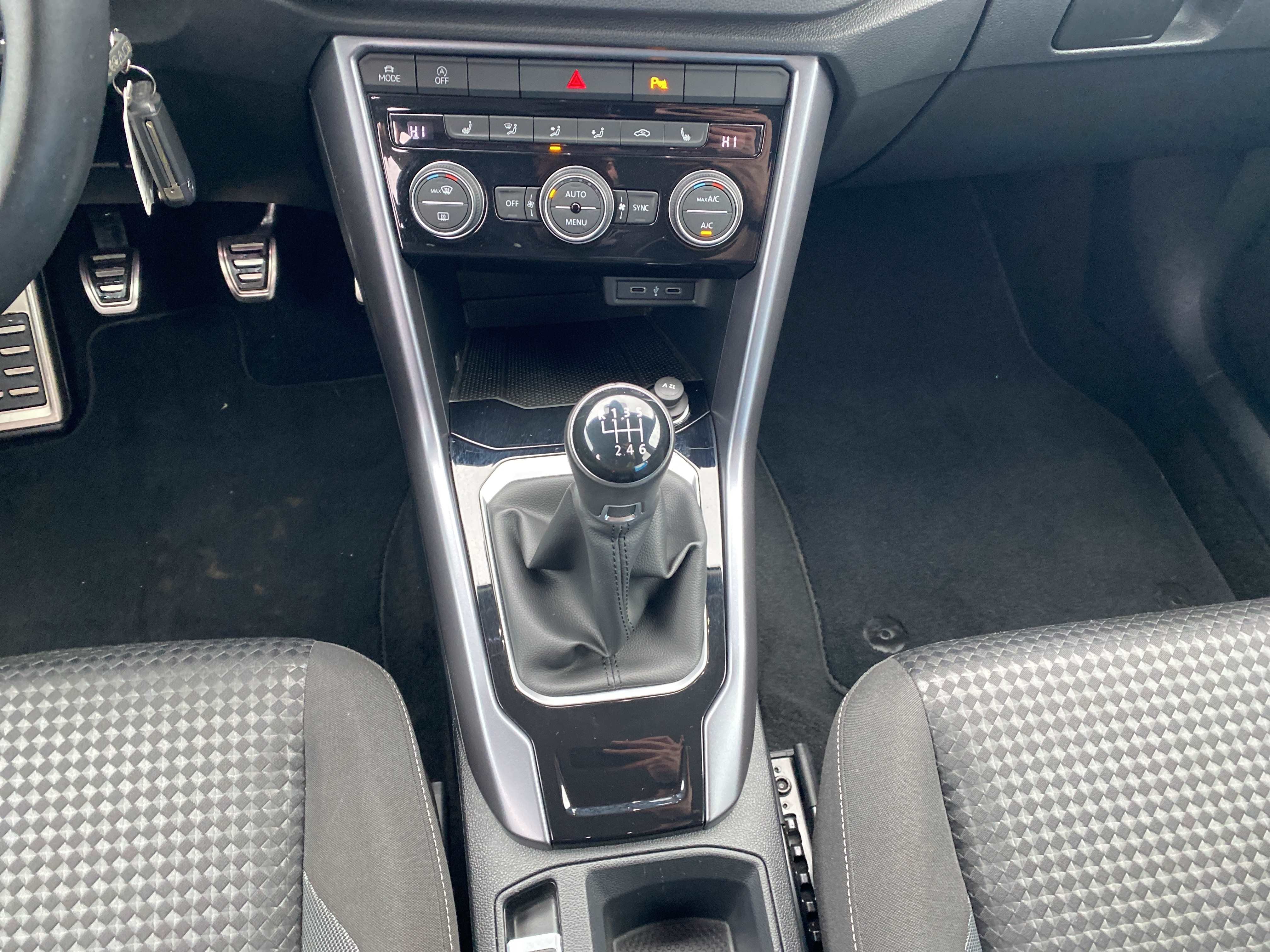 T-Roc 1.0 TSI Active Navi PDC SHZ DAB+ Bluetooth