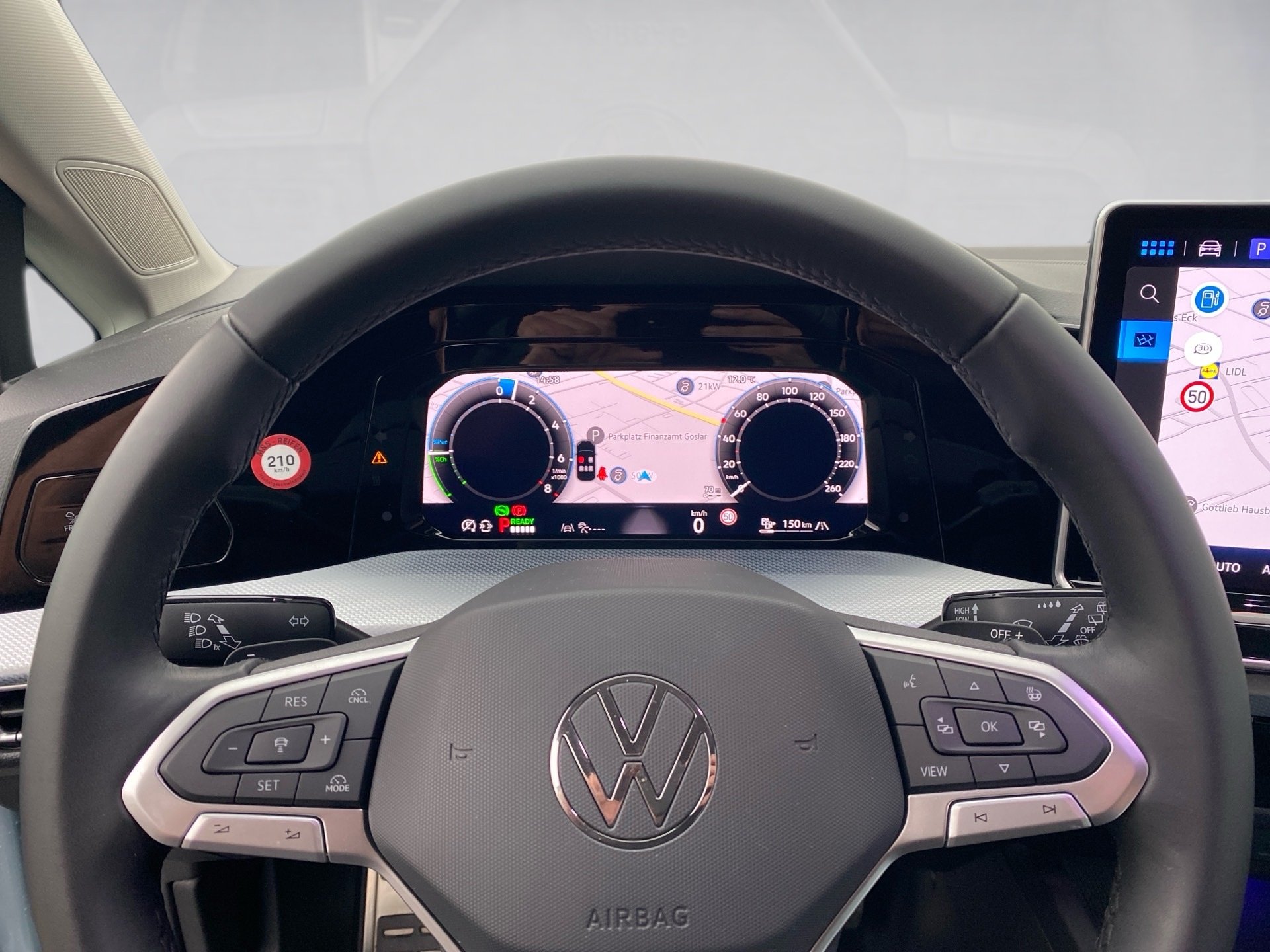 Golf VIII ENERGY 1.5 eHybrid 360 ACC AHK AUT LED