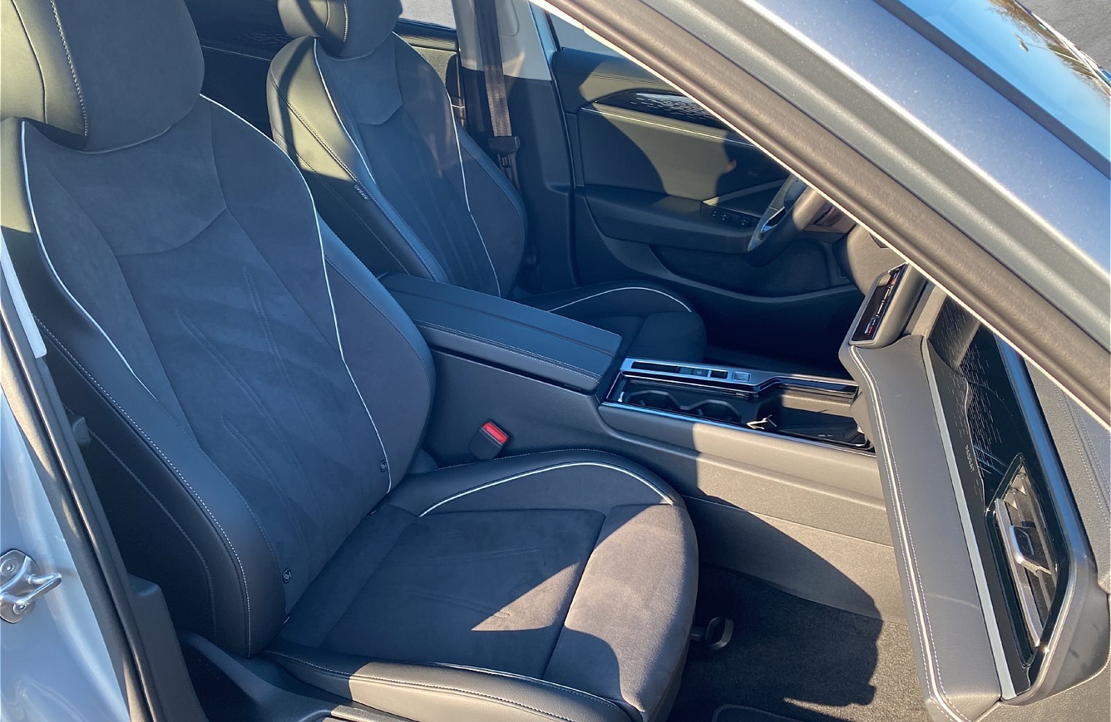 Passat Variant 2.0 TDI Elegance DSG Matrix Navi ACC AHK Massage