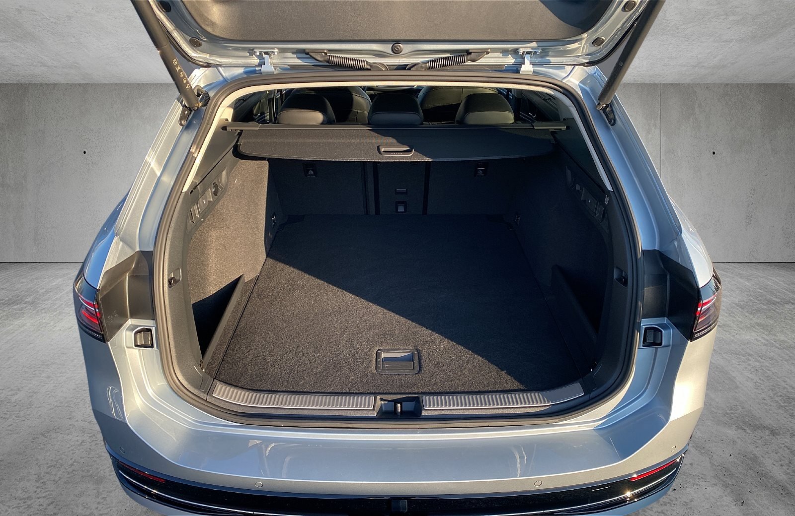 Passat Variant 2.0 TDI Elegance DSG Matrix Navi ACC AHK Massage