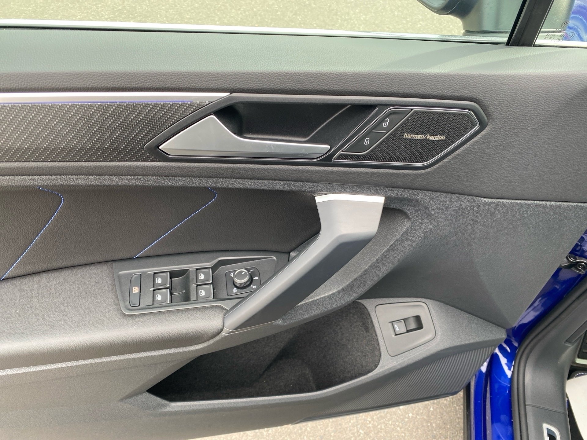 Tiguan R 2.0 TSI 4M DSG Akrapovic Matrix Pano Leder