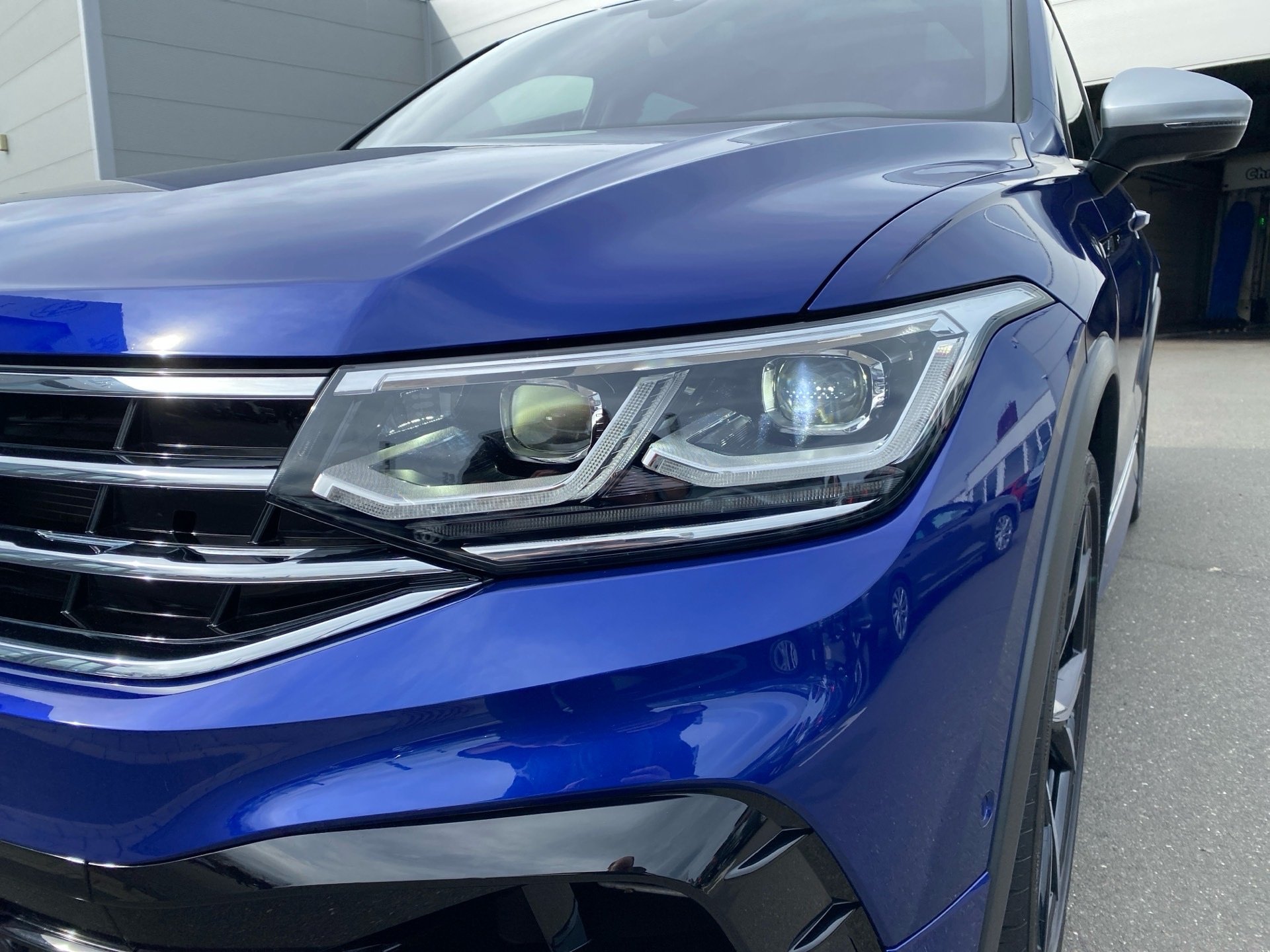 Tiguan R 2.0 TSI 4M DSG Akrapovic Matrix Pano Leder