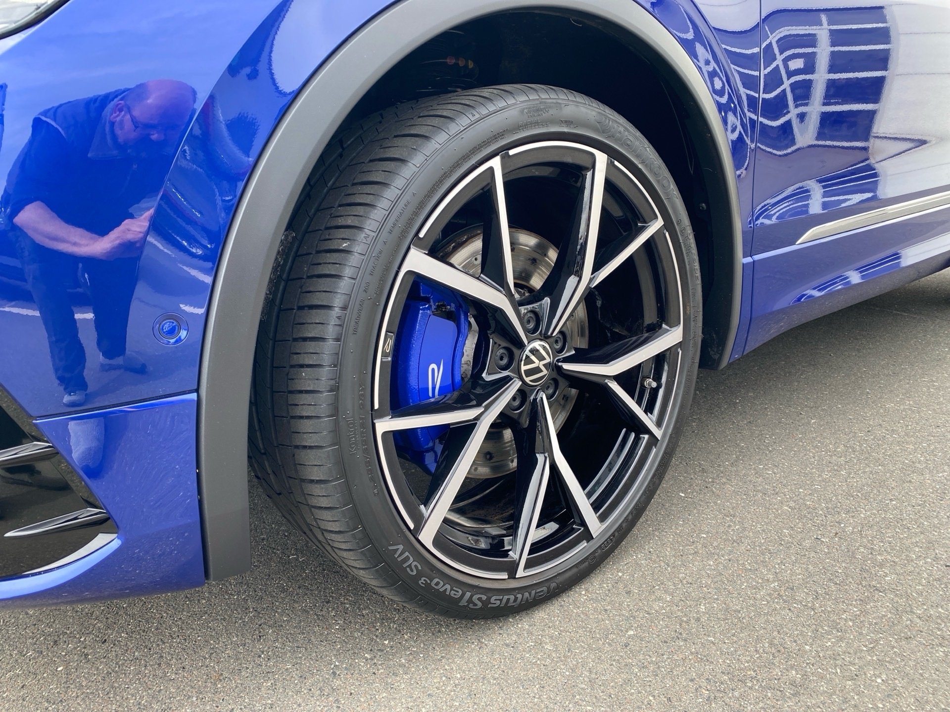 Tiguan R 2.0 TSI 4M DSG Akrapovic Matrix Pano Leder