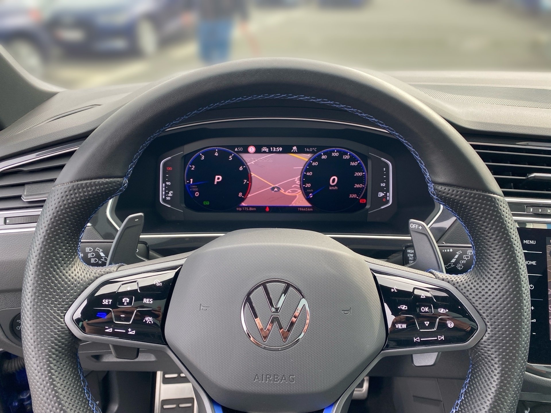 Tiguan R 2.0 TSI 4M DSG Akrapovic Matrix Pano Leder