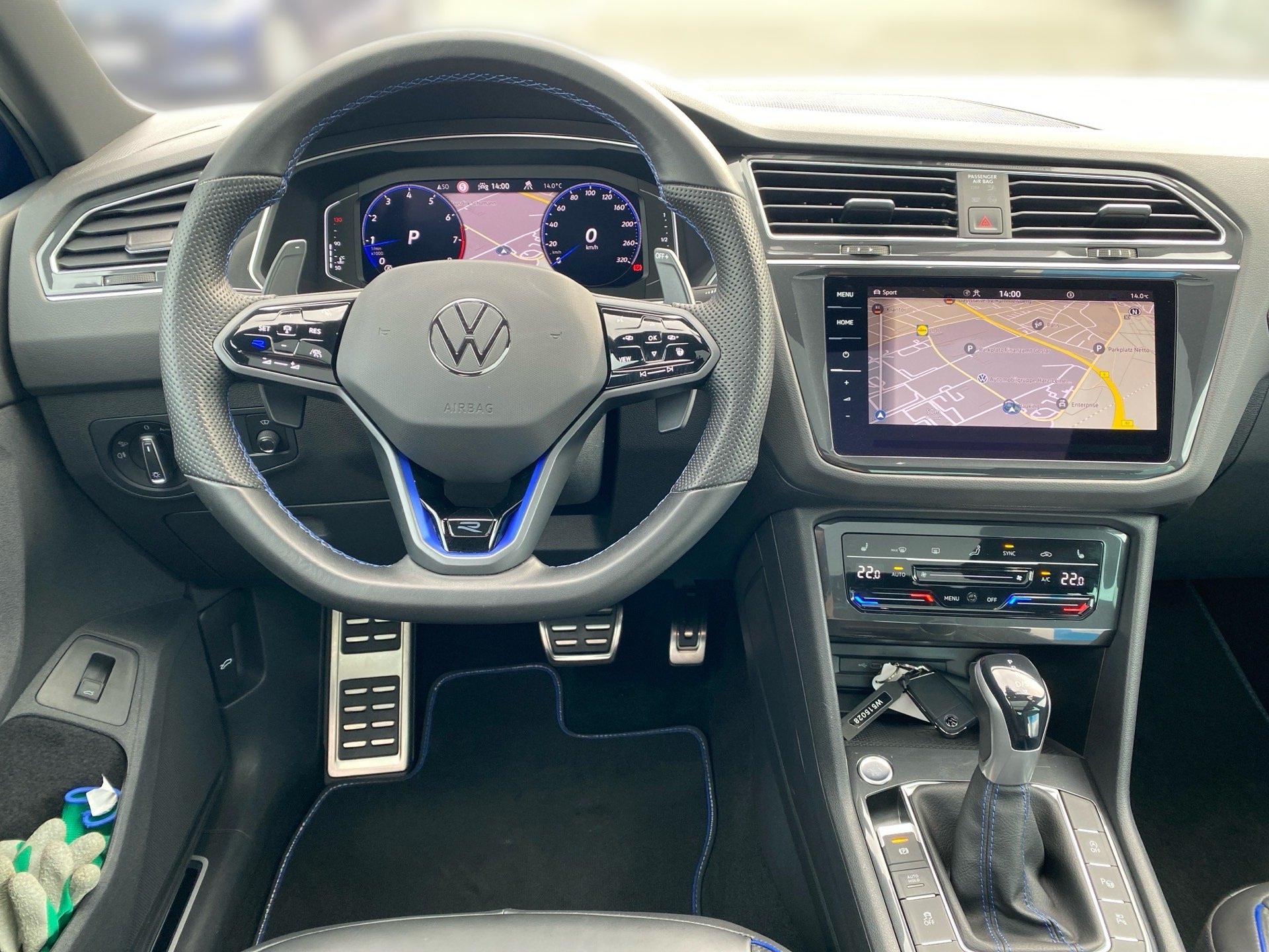 Tiguan R 2.0 TSI 4M DSG Akrapovic Matrix Pano Leder