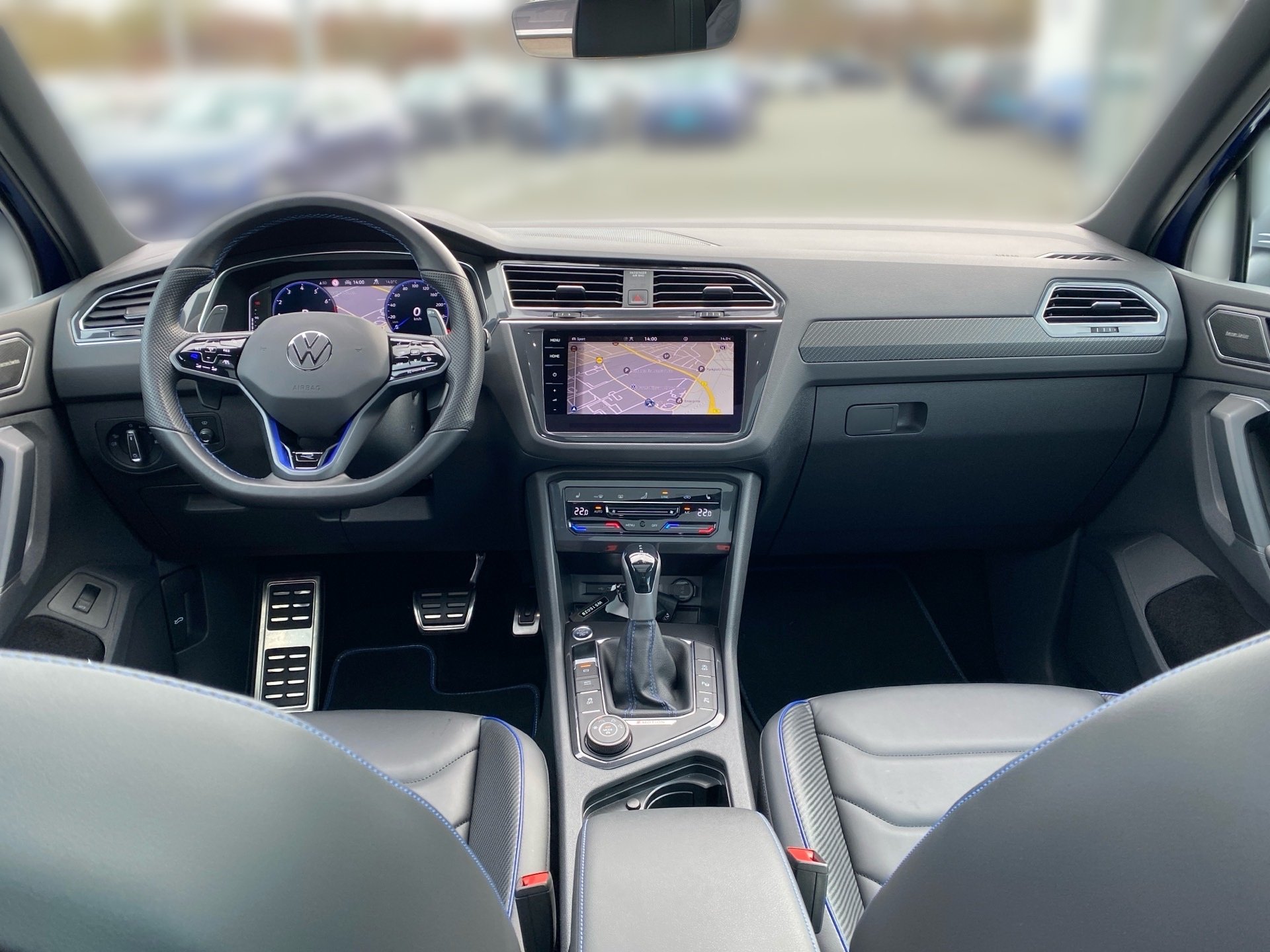 Tiguan R 2.0 TSI 4M DSG Akrapovic Matrix Pano Leder