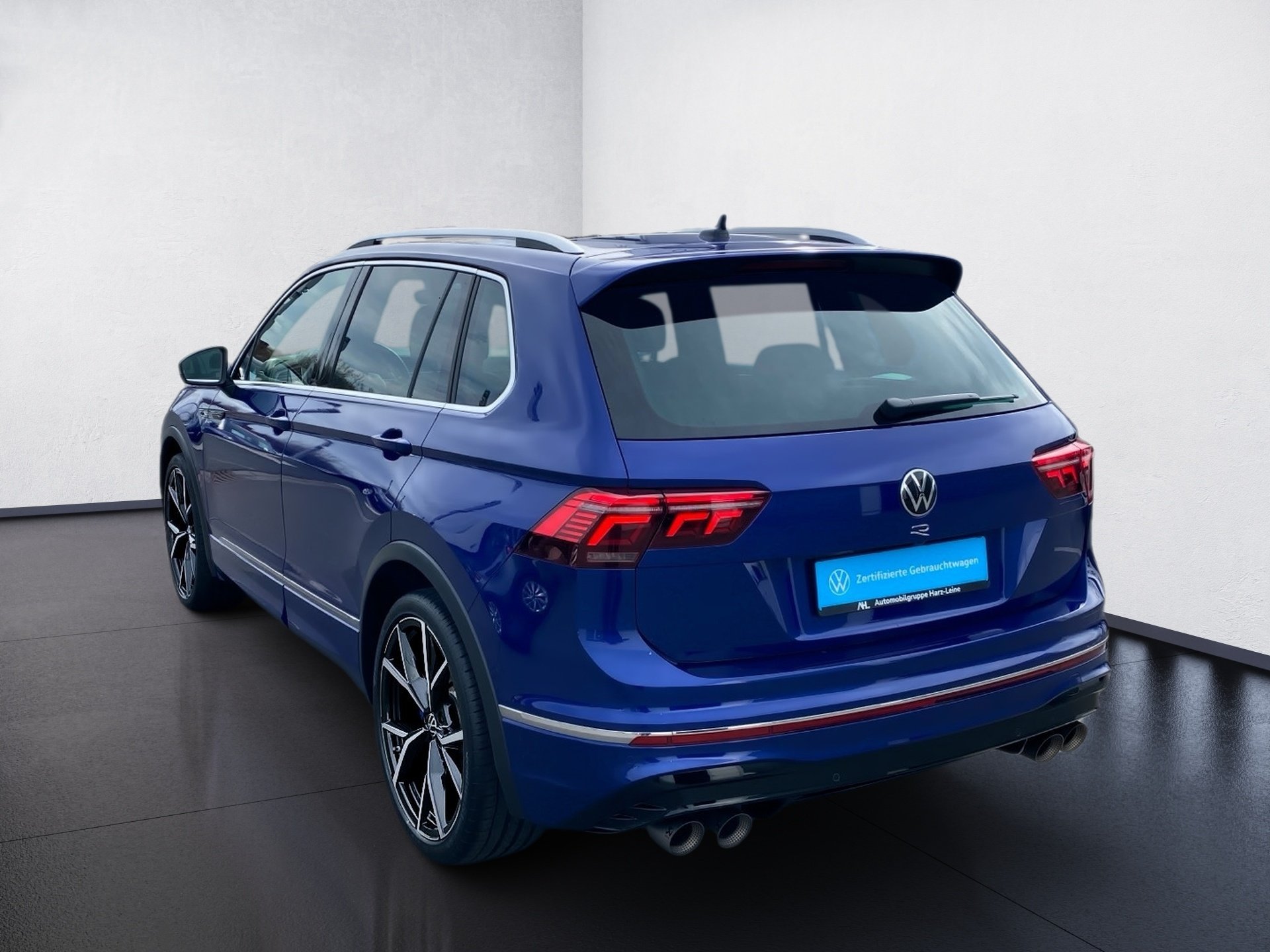 Tiguan R 2.0 TSI 4M DSG Akrapovic Matrix Pano Leder