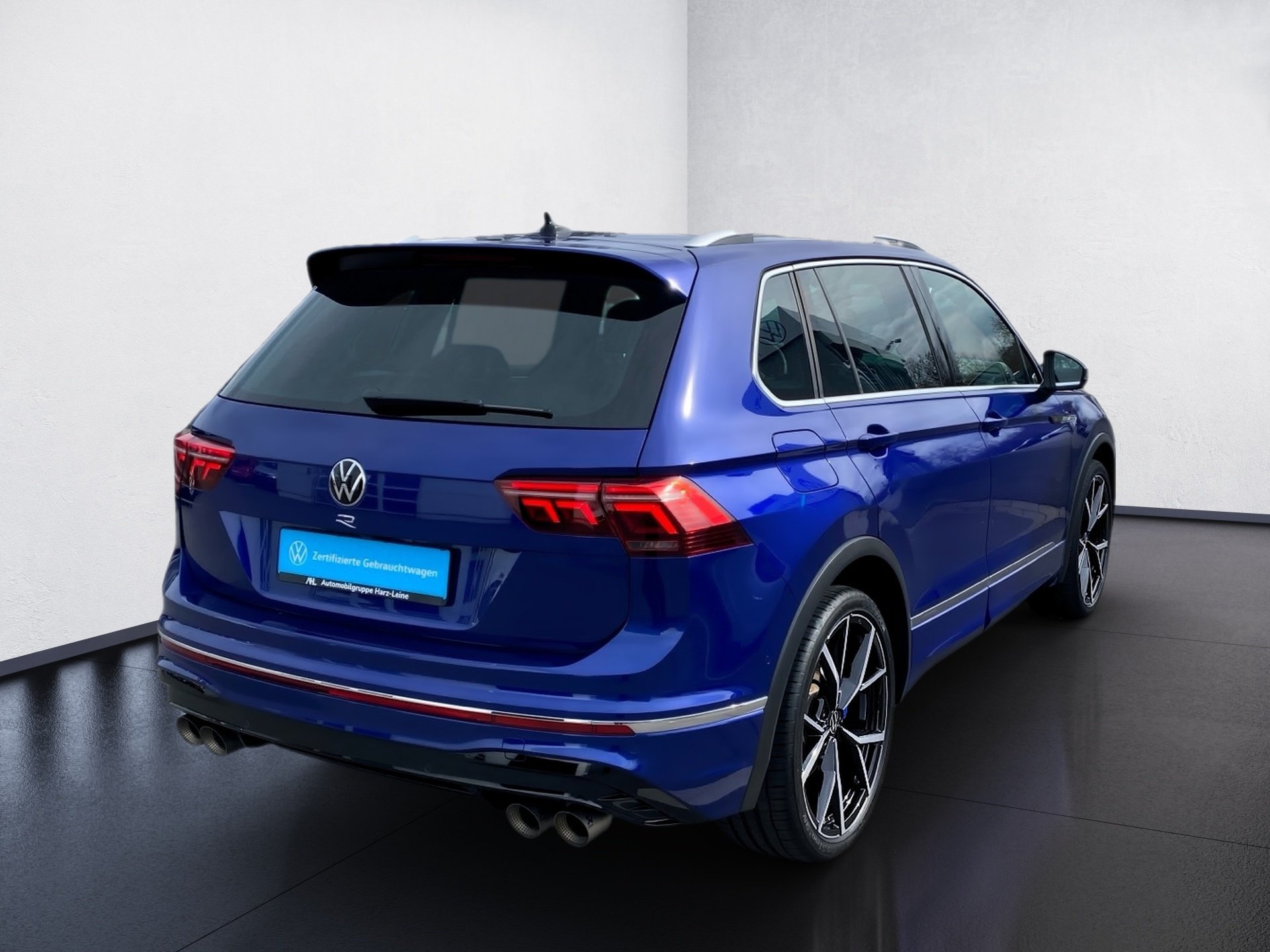 Tiguan R 2.0 TSI 4M DSG Akrapovic Matrix Pano Leder