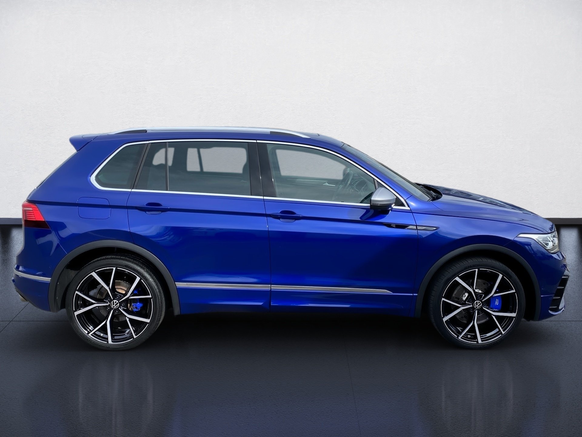 Tiguan R 2.0 TSI 4M DSG Akrapovic Matrix Pano Leder