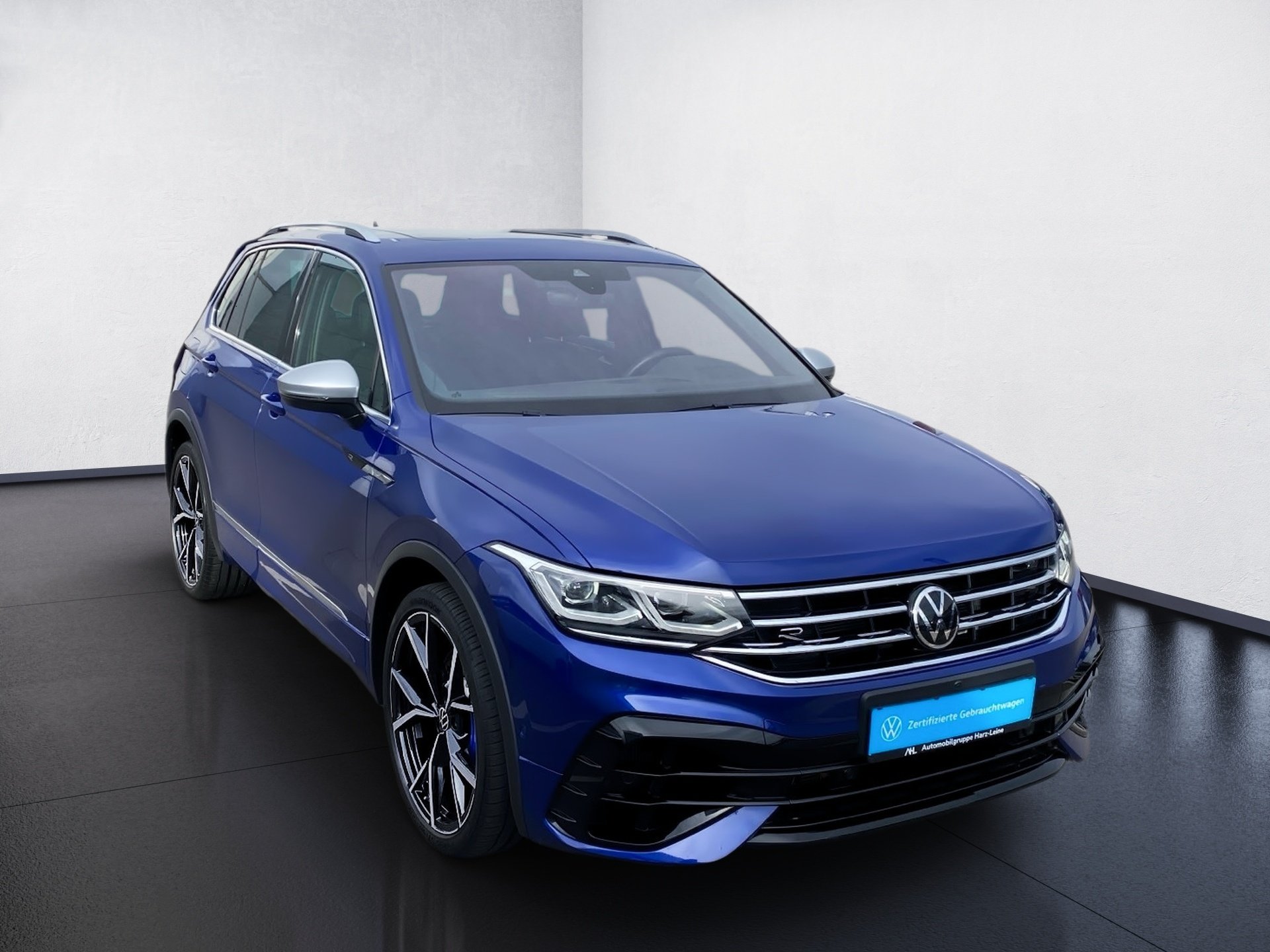 Tiguan R 2.0 TSI 4M DSG Akrapovic Matrix Pano Leder