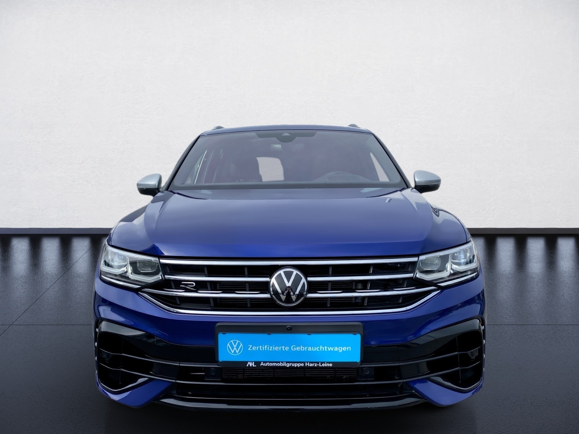 Tiguan R 2.0 TSI 4M DSG Akrapovic Matrix Pano Leder