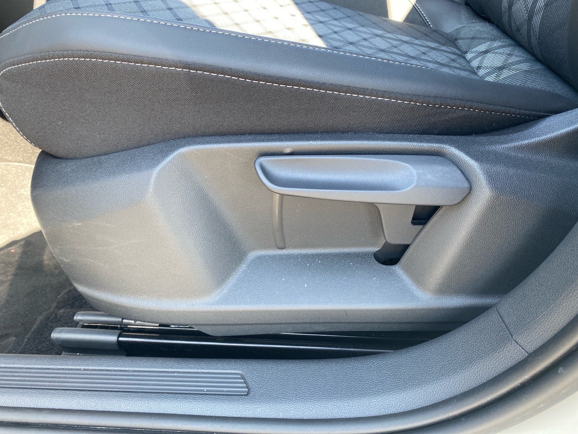 T-Cross 1.0 TSI R-Line DSG Matrix Navi ACC RFK App-Connect