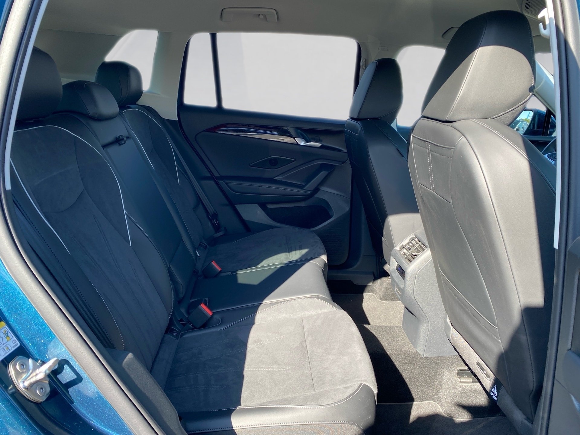 Tiguan 2.0 TDI Elegance DSG HD-Matrix AHK HuD Navi ACC Massage