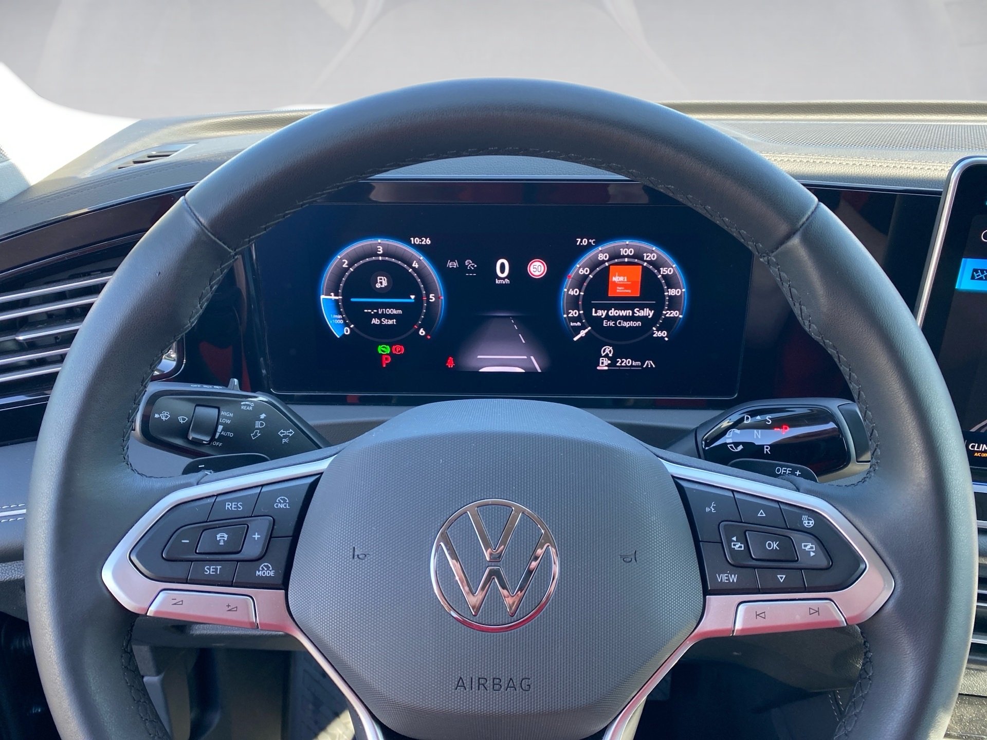 Tiguan 2.0 TDI Elegance DSG HD-Matrix AHK HuD Navi ACC Massage